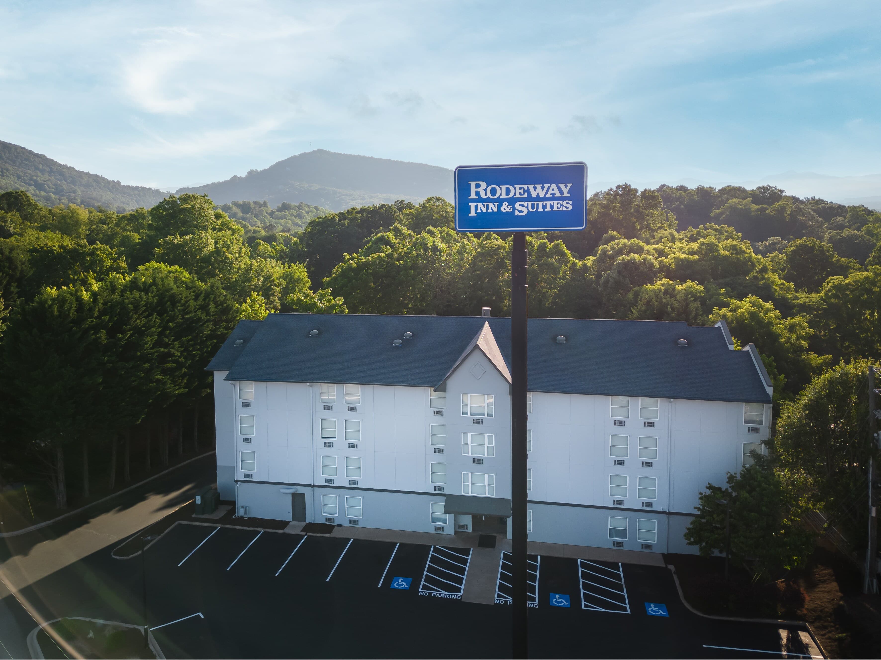 Rodeway Inn & Suites near Outlet Mall - Asheville - Image 1