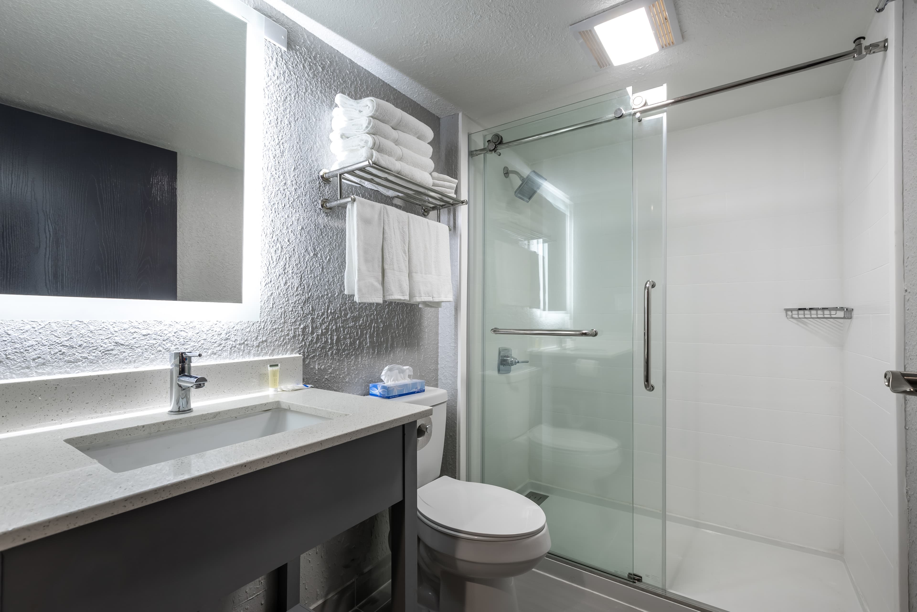 Rodeway Inn & Suites near Outlet Mall - Asheville — 19