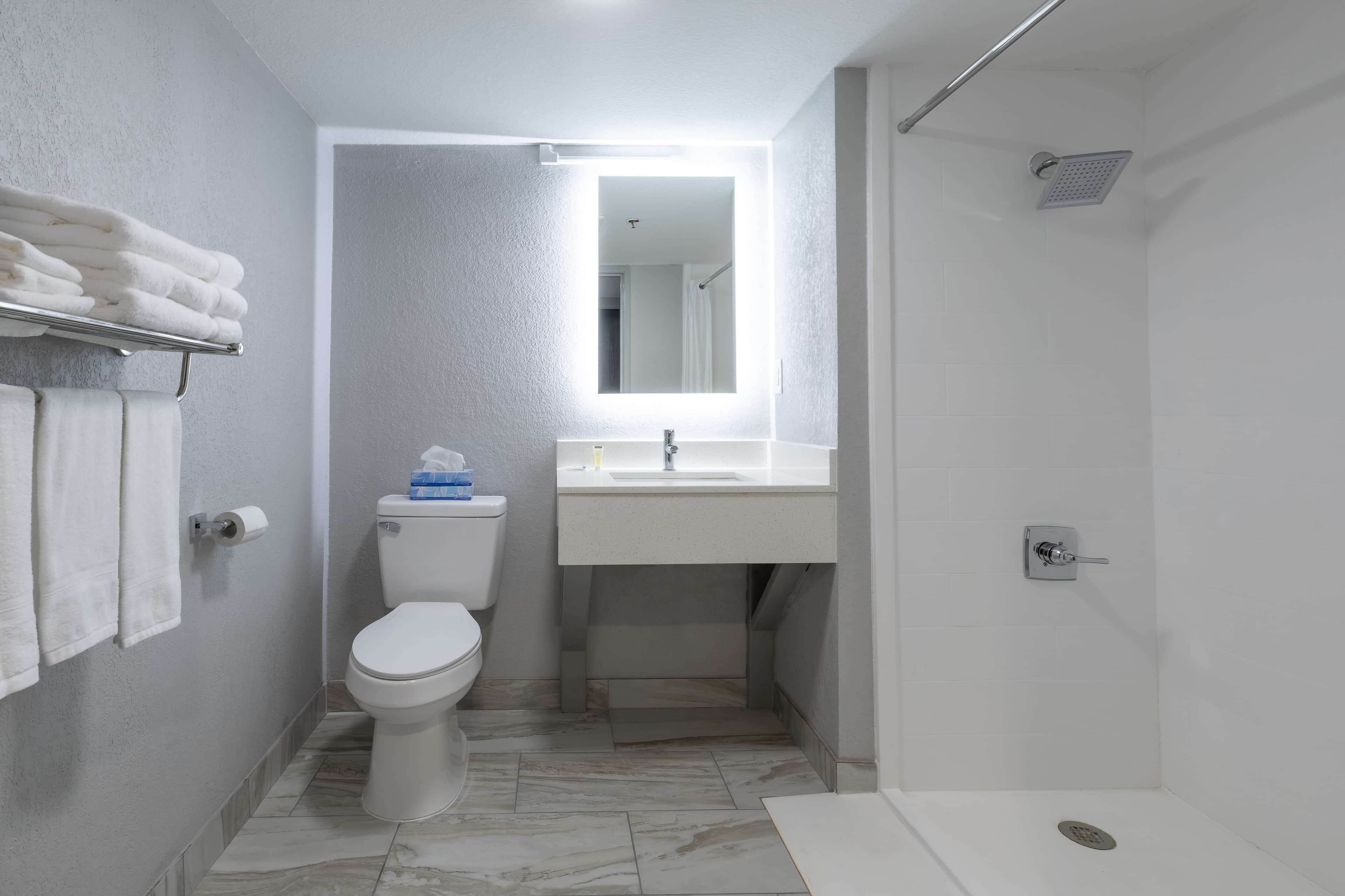 Rodeway Inn & Suites near Outlet Mall - Asheville — 15