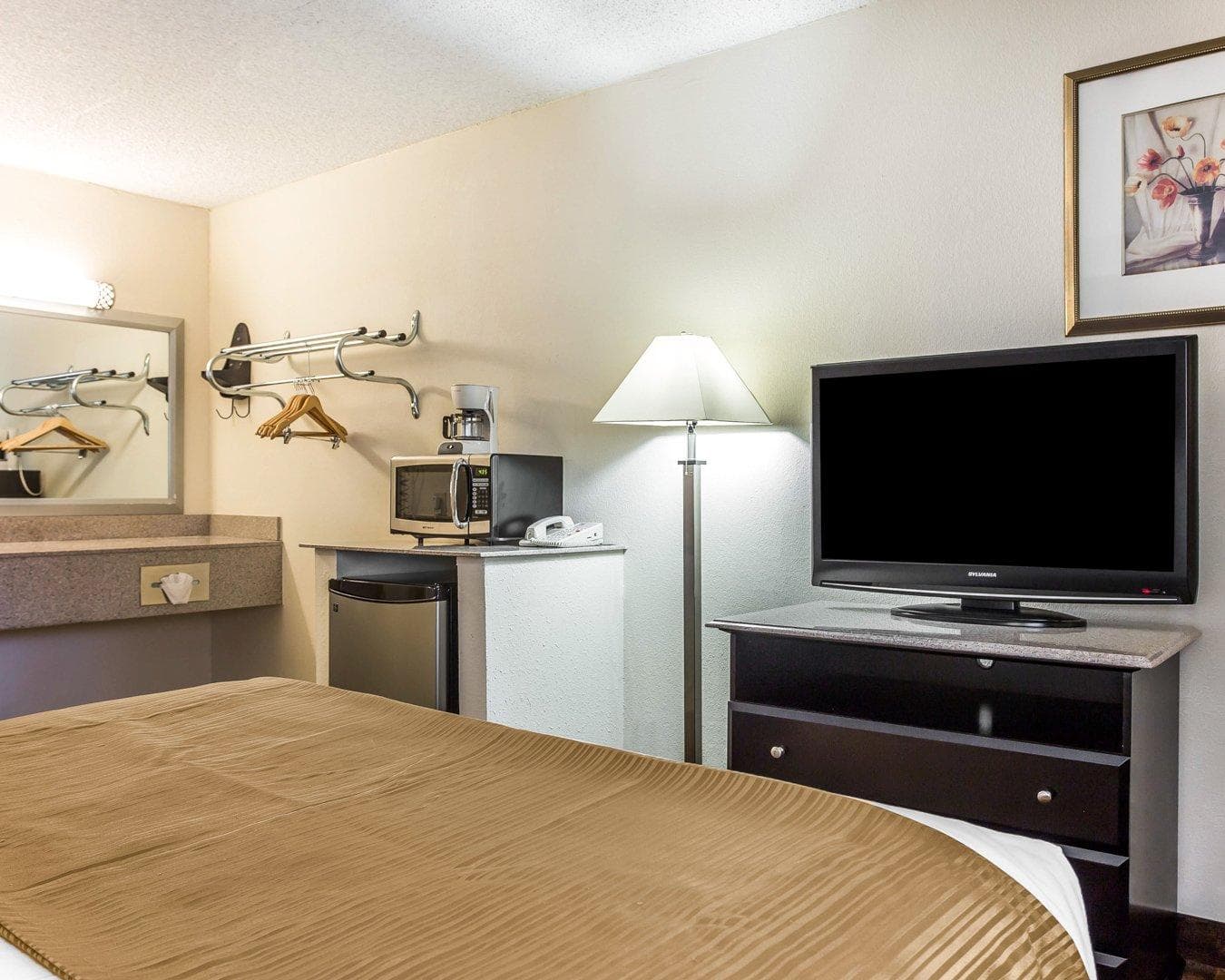 Quality Inn & Suites Coliseum - Image 3