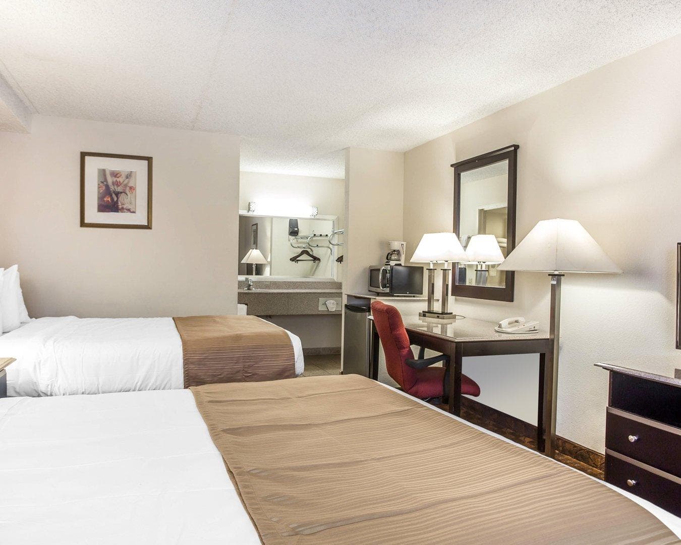 Quality Inn & Suites Coliseum — 6