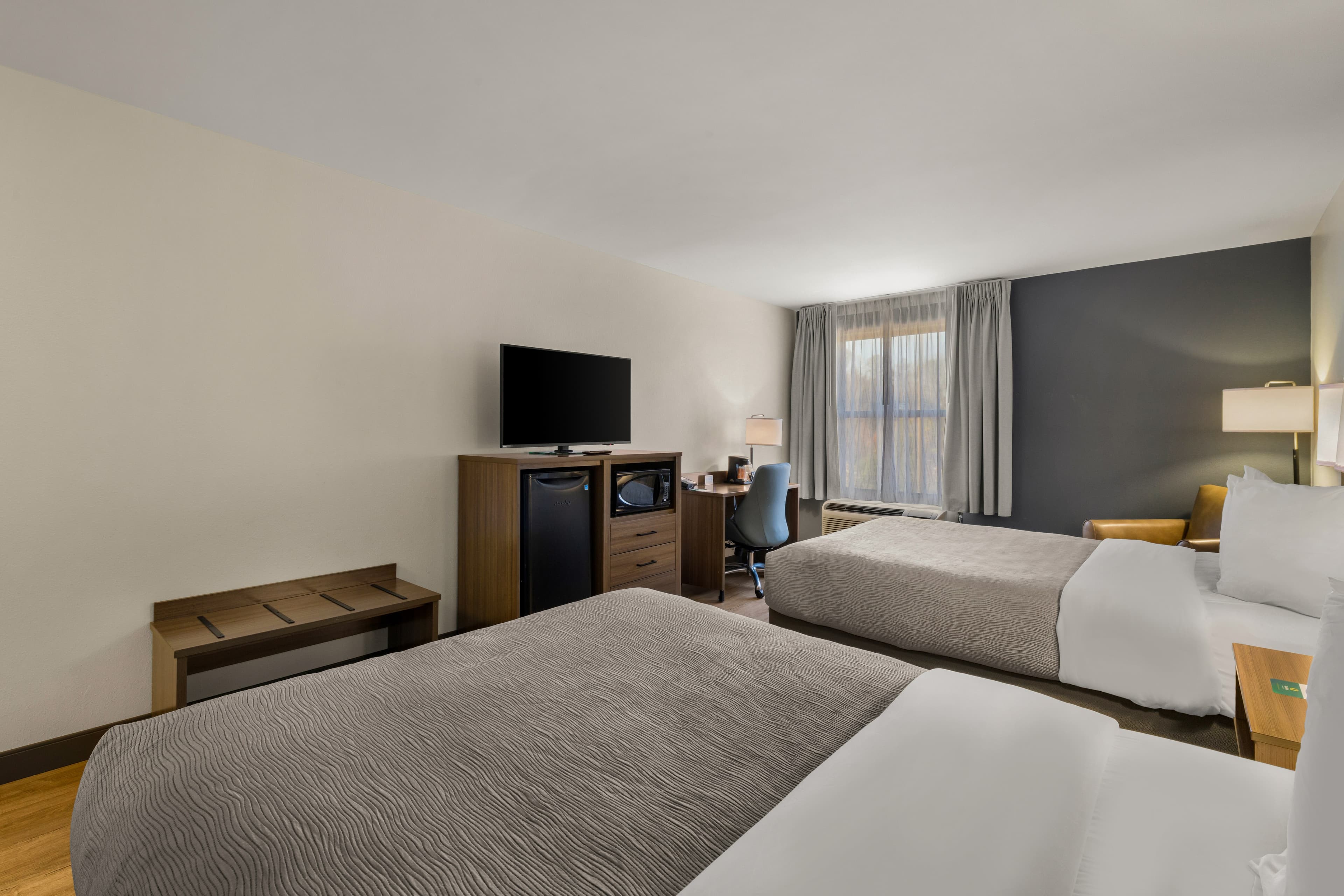 Quality Inn & Suites Matthews - Charlotte - Image 4