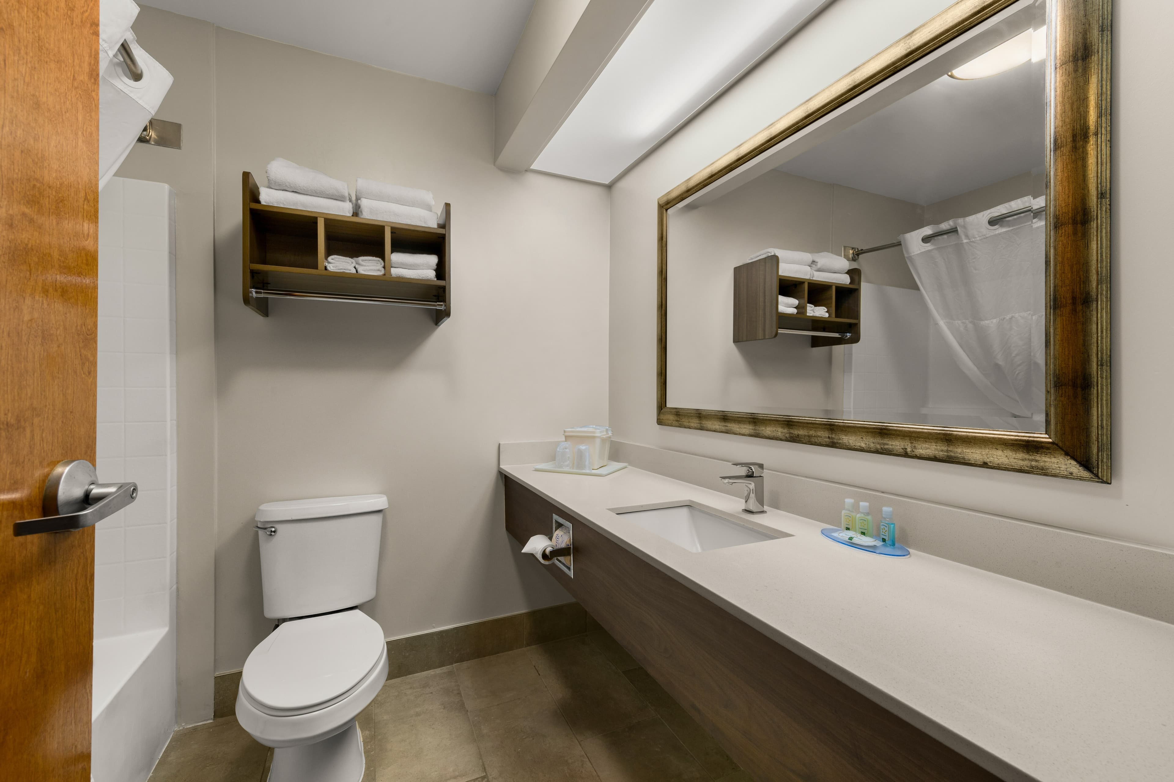 Quality Inn & Suites Matthews - Charlotte — 6