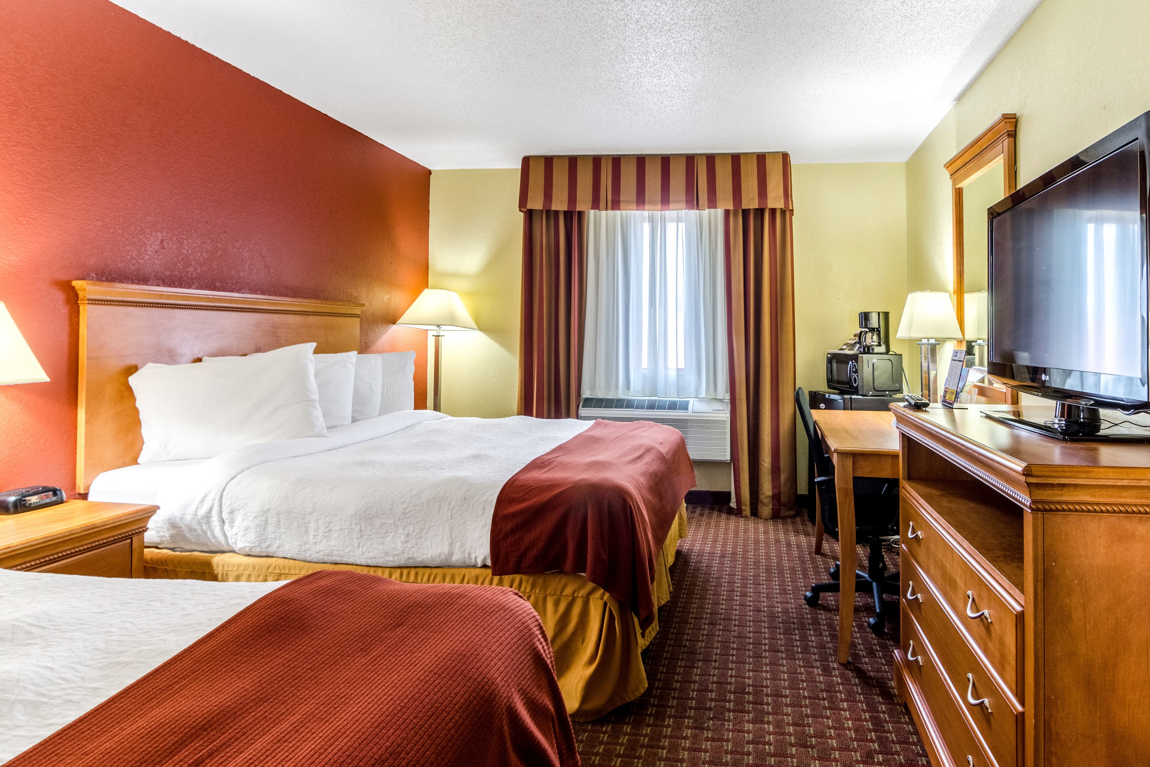 Rodeway Inn & Suites Jacksonville near Camp Lejeune — 9