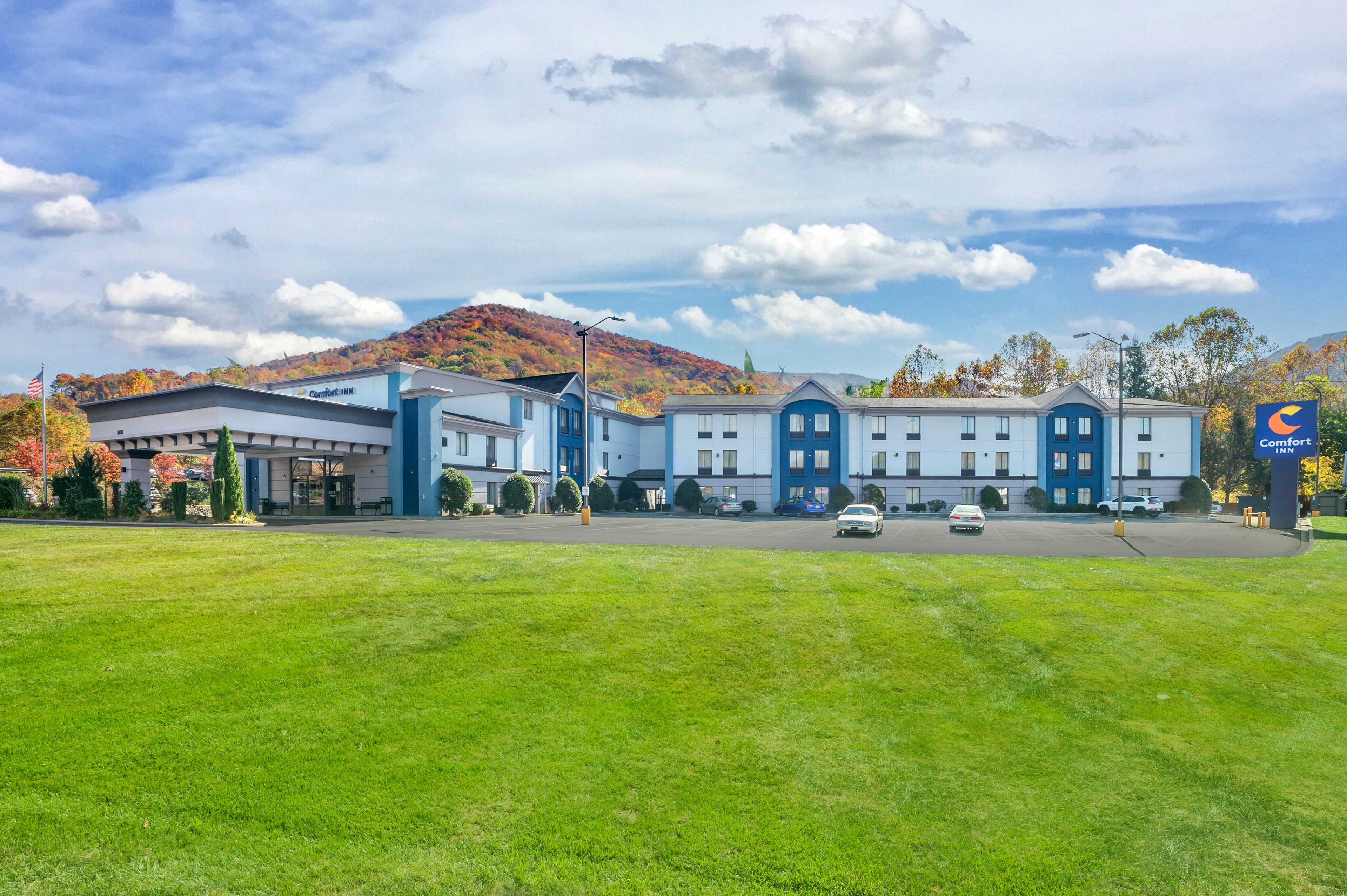 Comfort Inn Asheville East-Blue Ridge Pkwy Access - Image 1