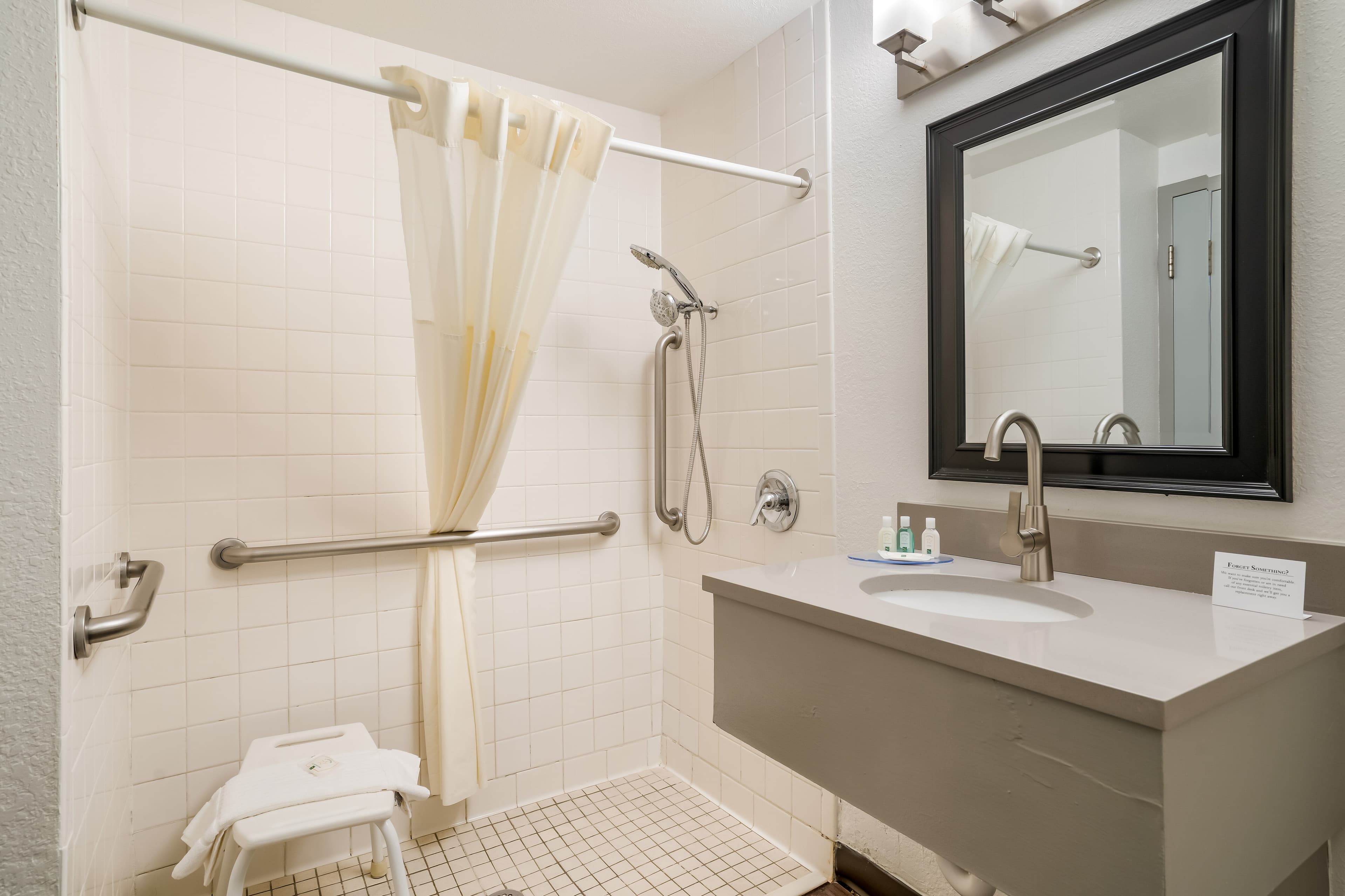 Quality Inn Jacksonville near Camp Lejeune - Image 3