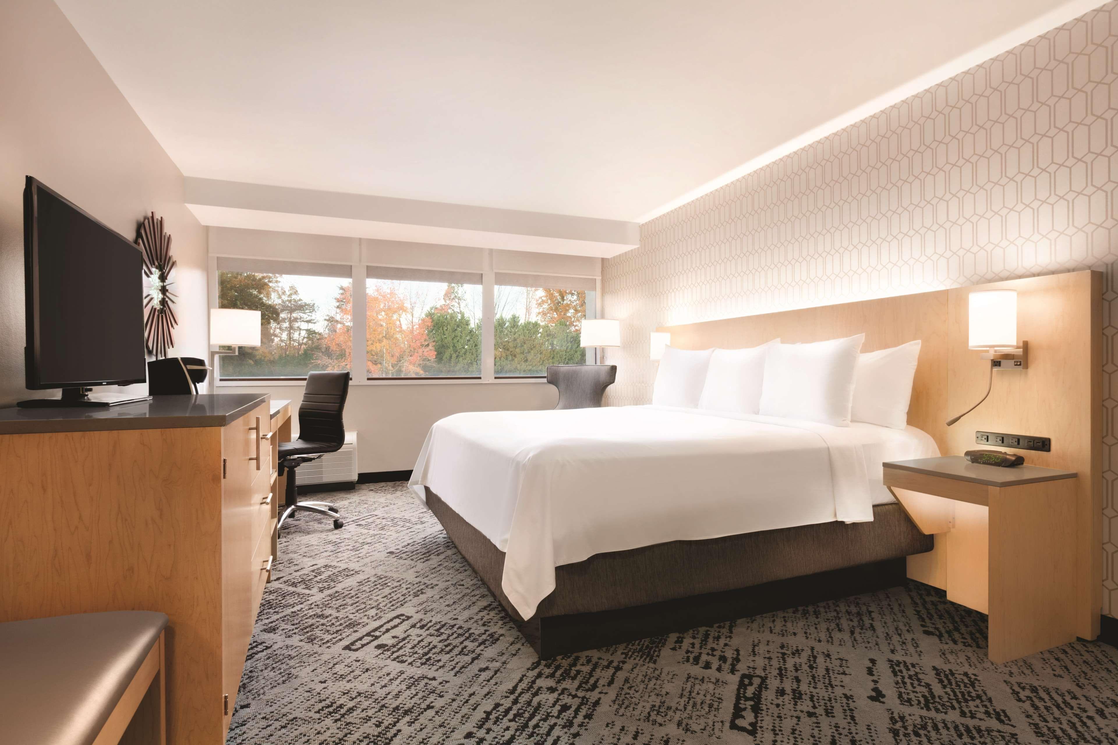 Radisson Hotel Charlotte Airport - Image 1