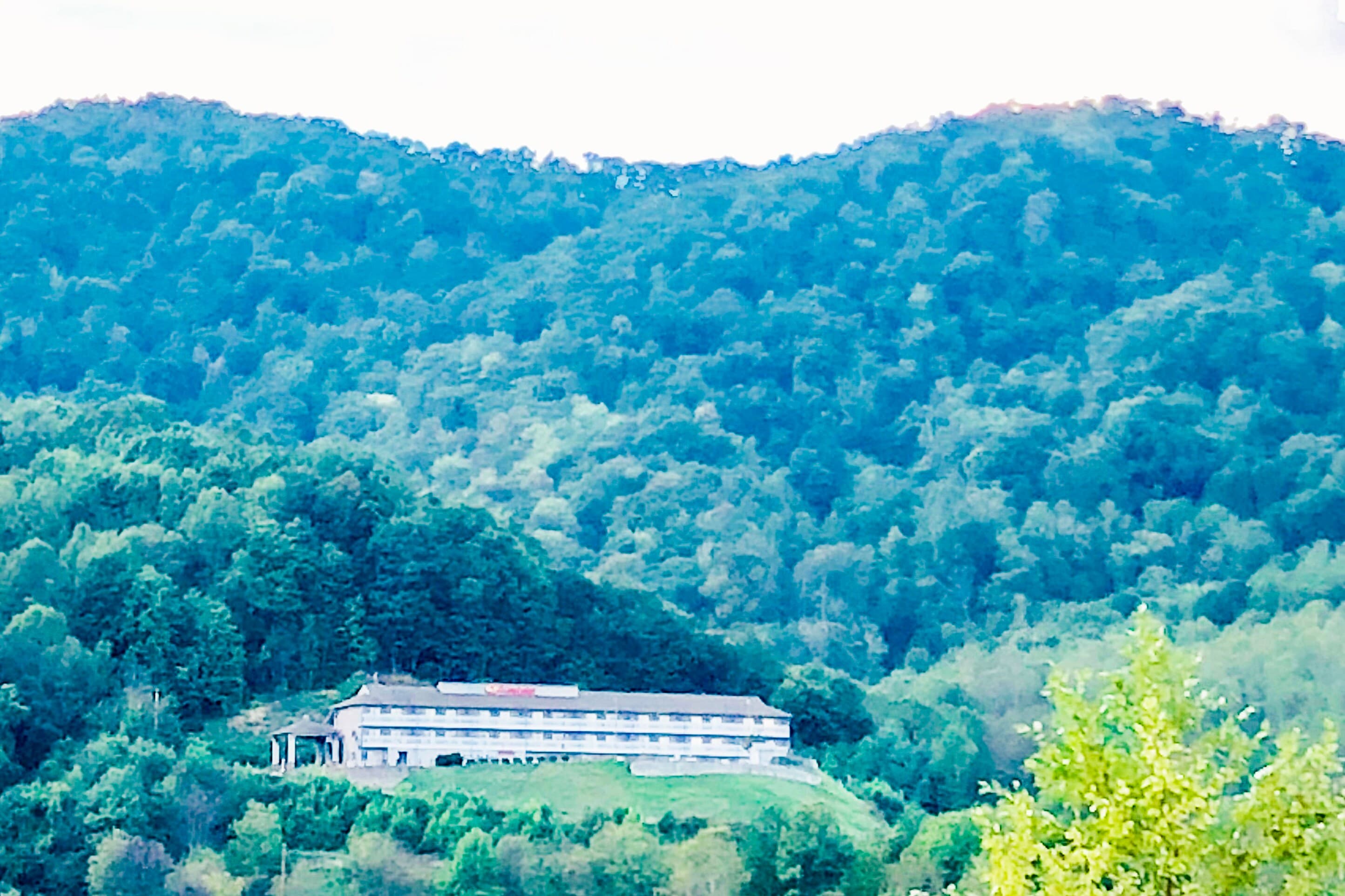 Econo Lodge Waynesville - Image 1
