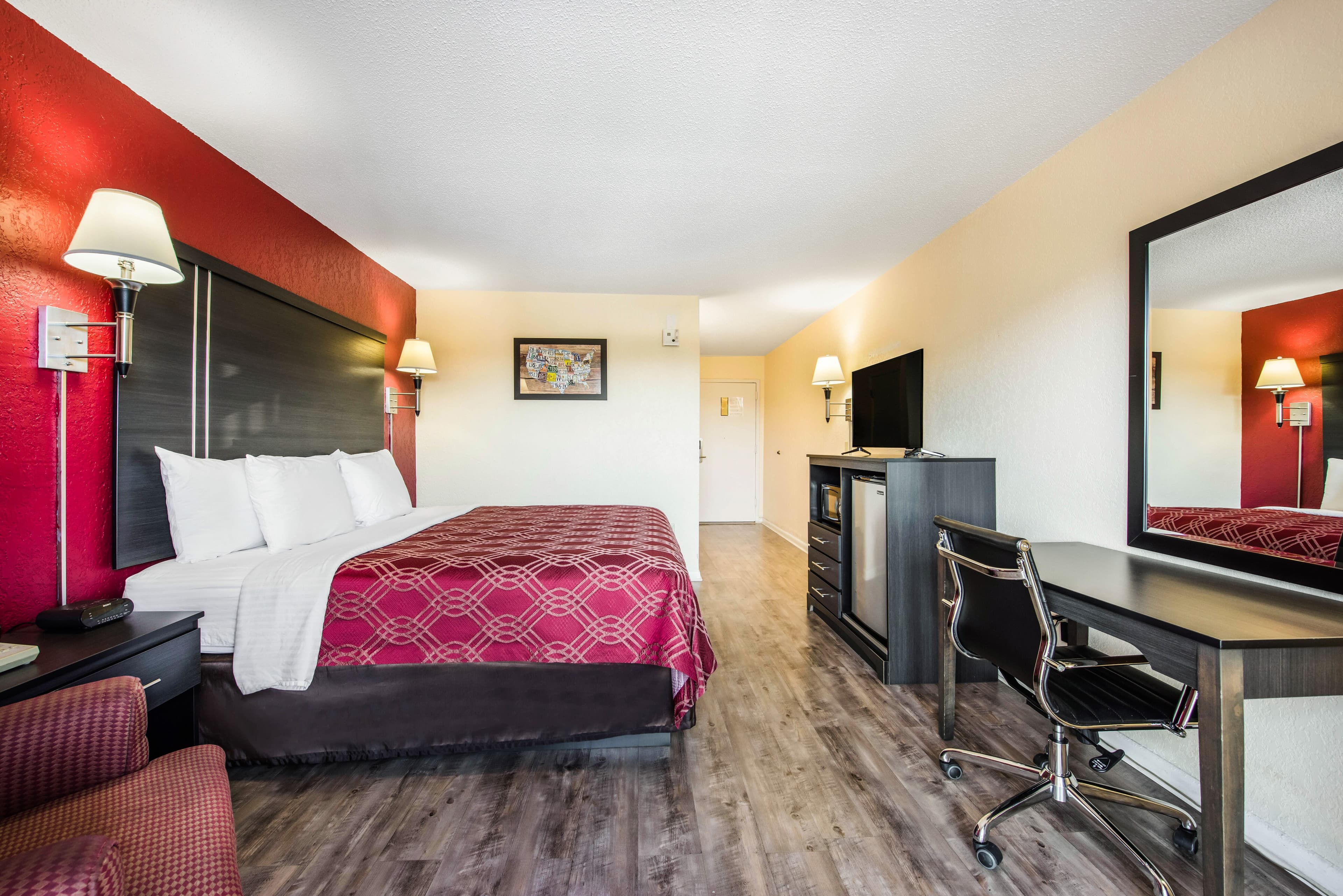 Econo Lodge Waynesville — 8