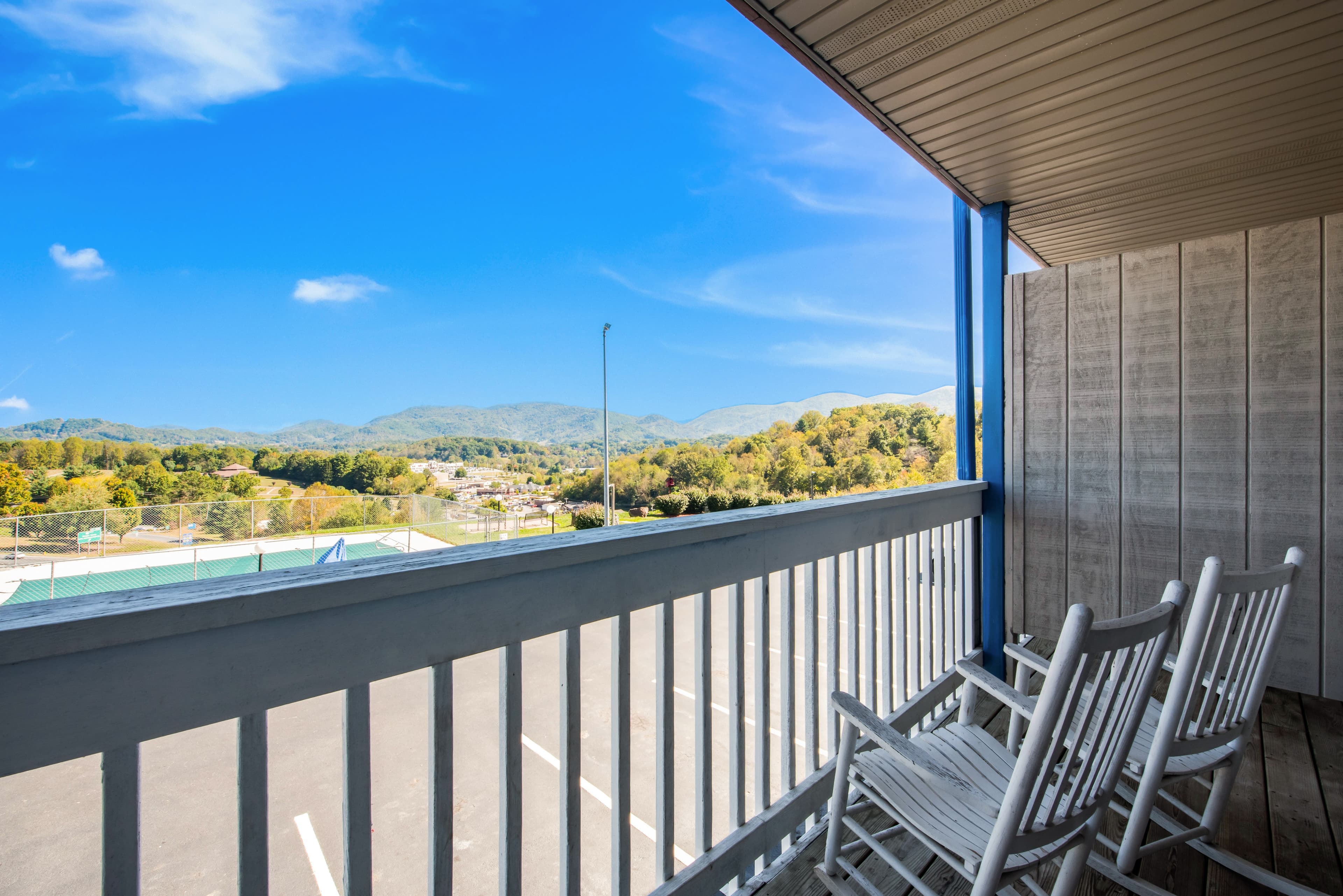 Econo Lodge Waynesville — 9