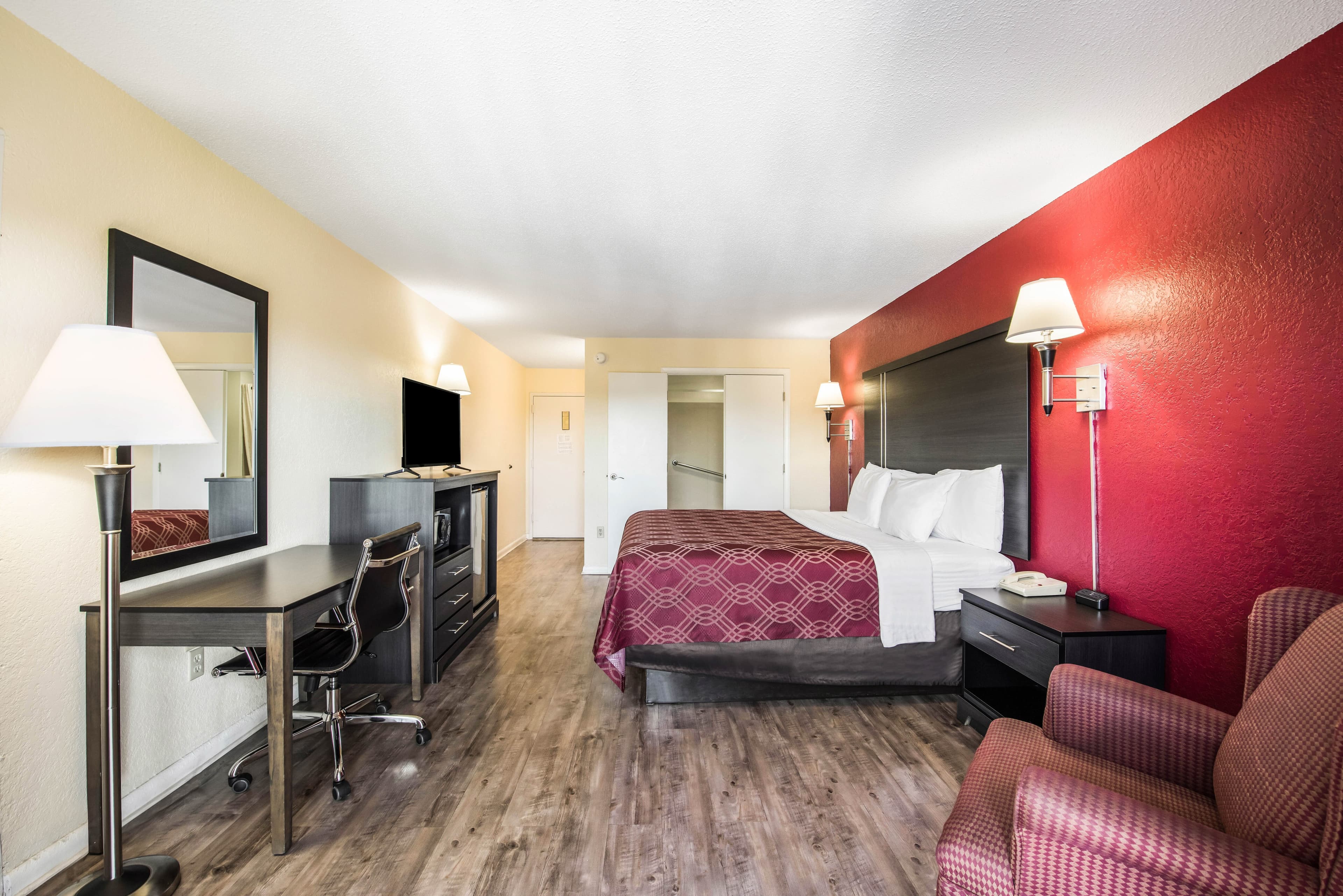 Econo Lodge Waynesville - Image 2