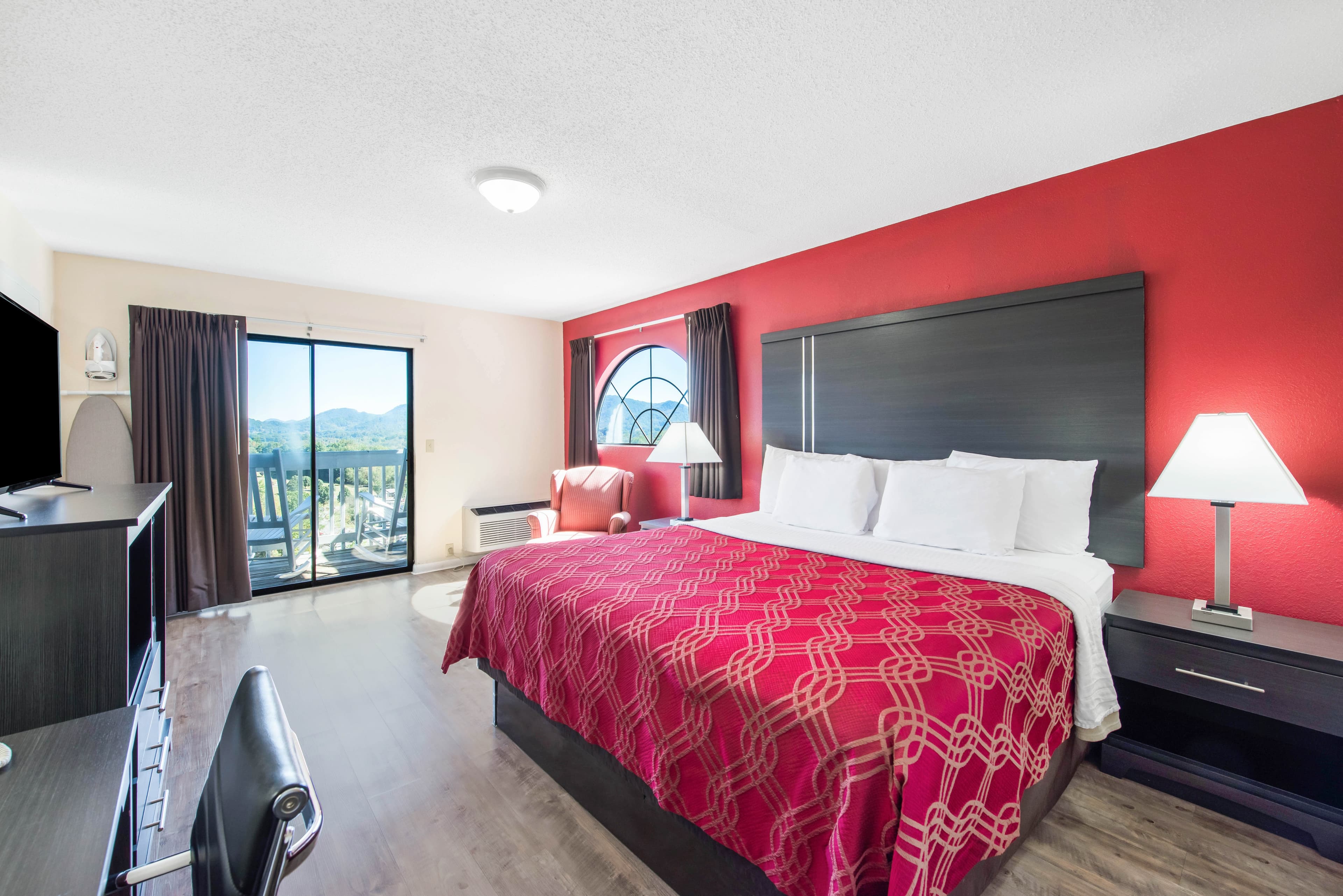 Econo Lodge Waynesville — 11