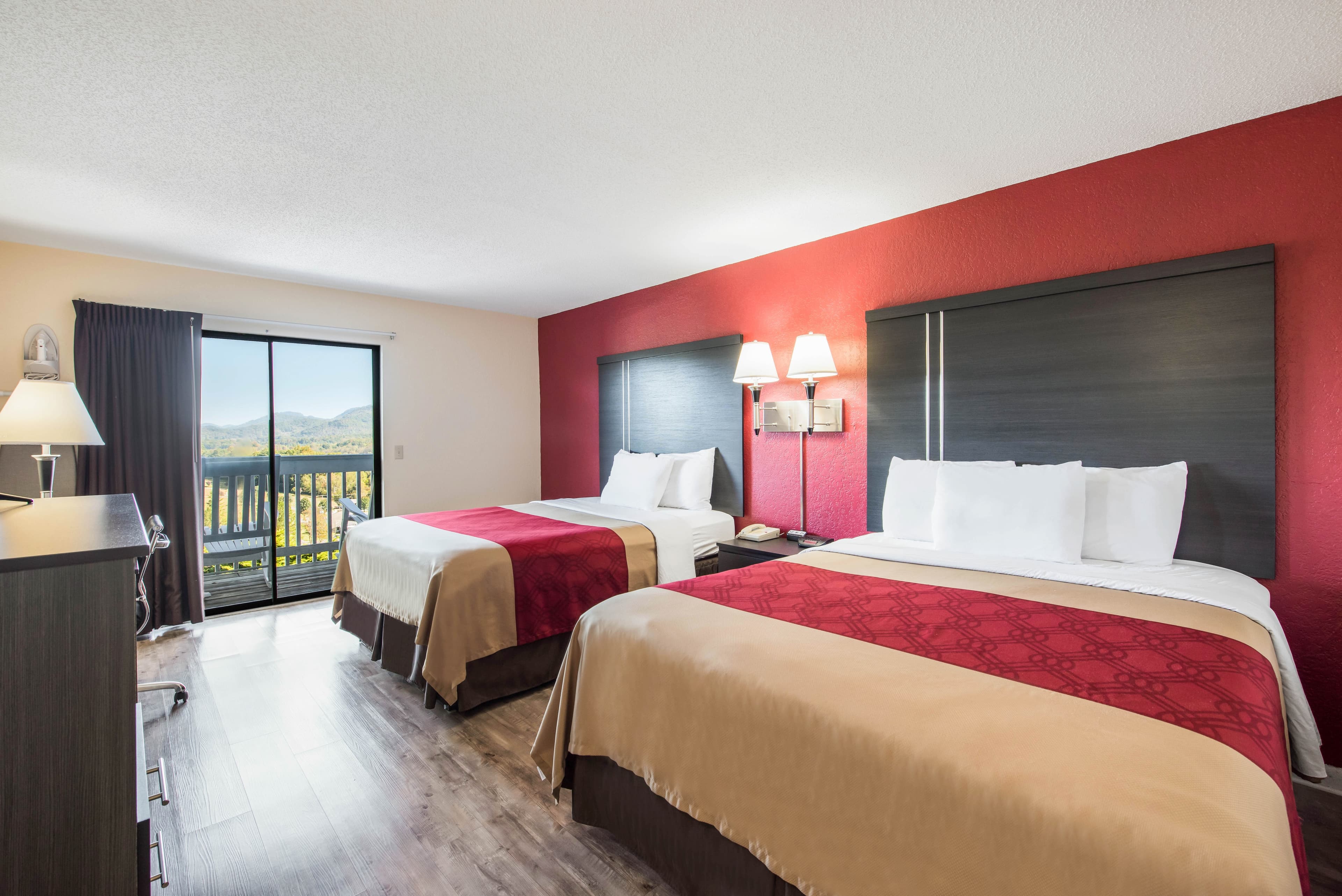 Econo Lodge Waynesville — 16
