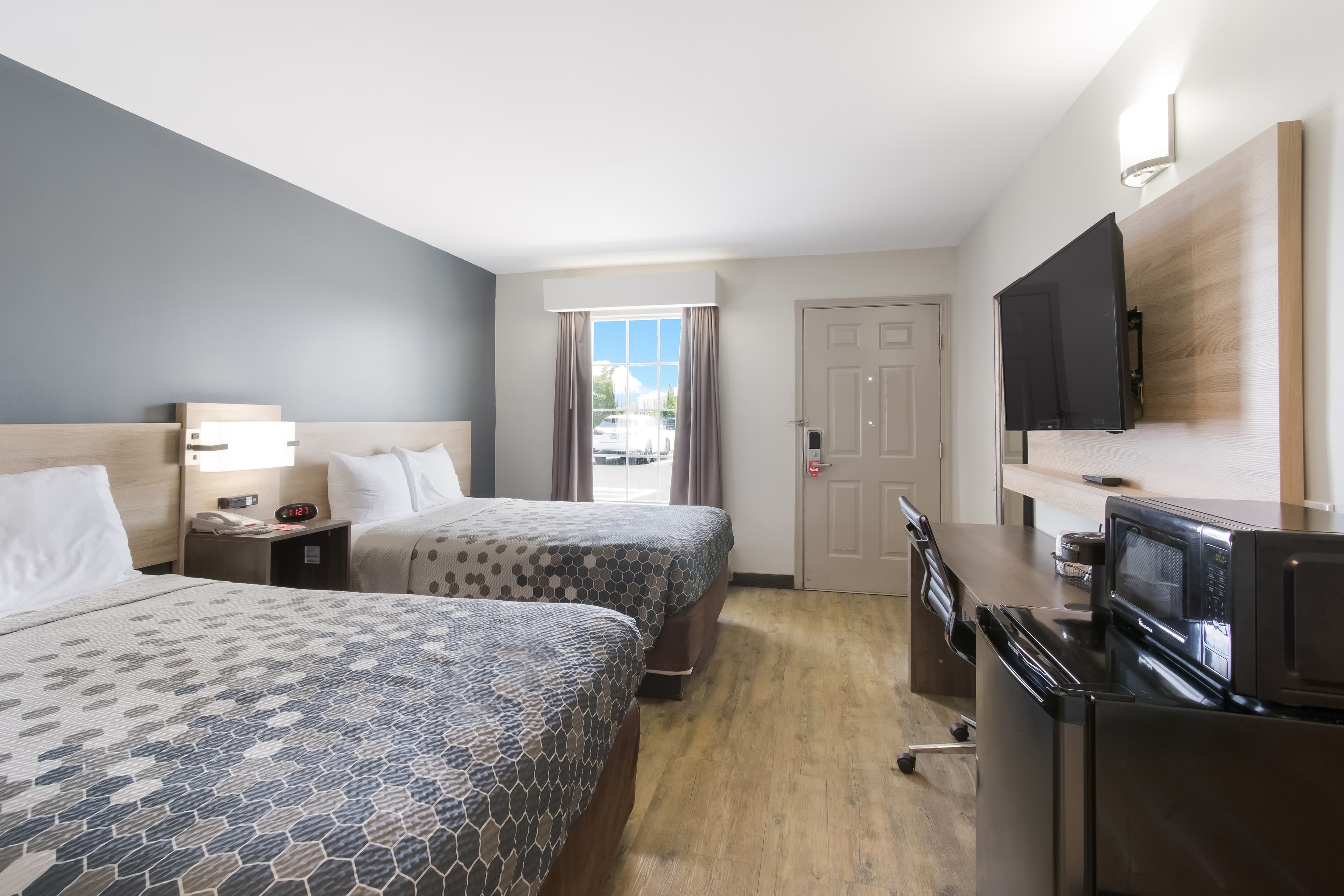 Econo Lodge Greenville near University — 8