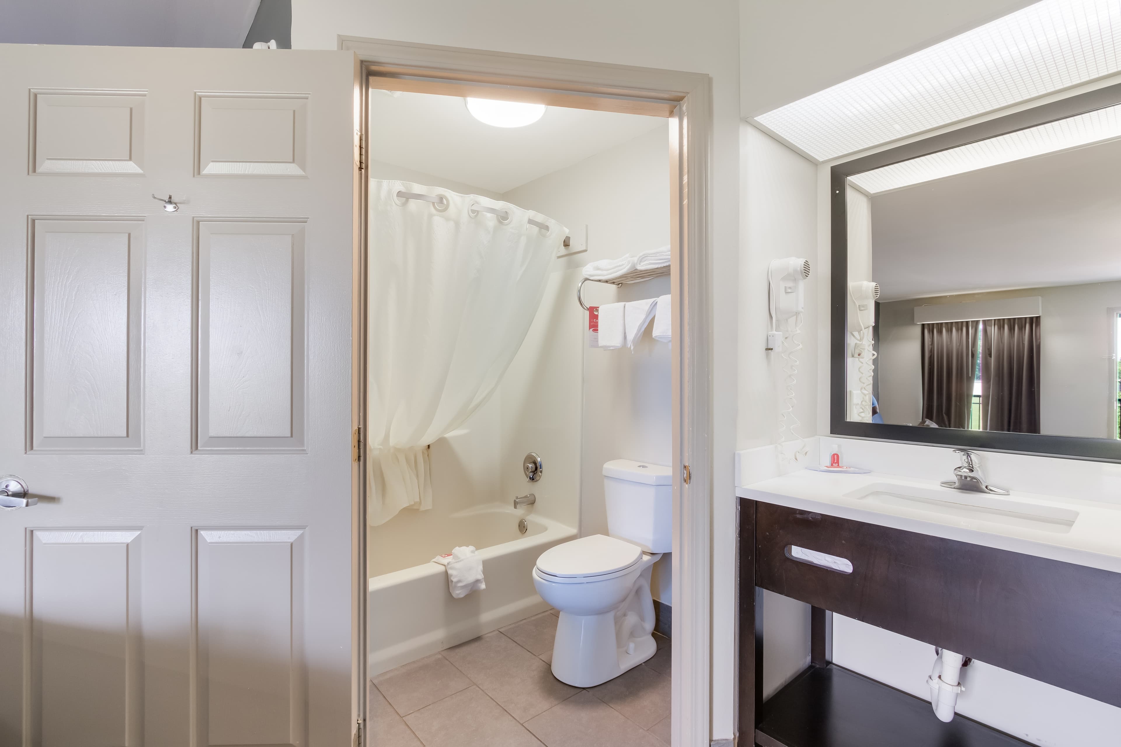 Econo Lodge Greenville near University — 21