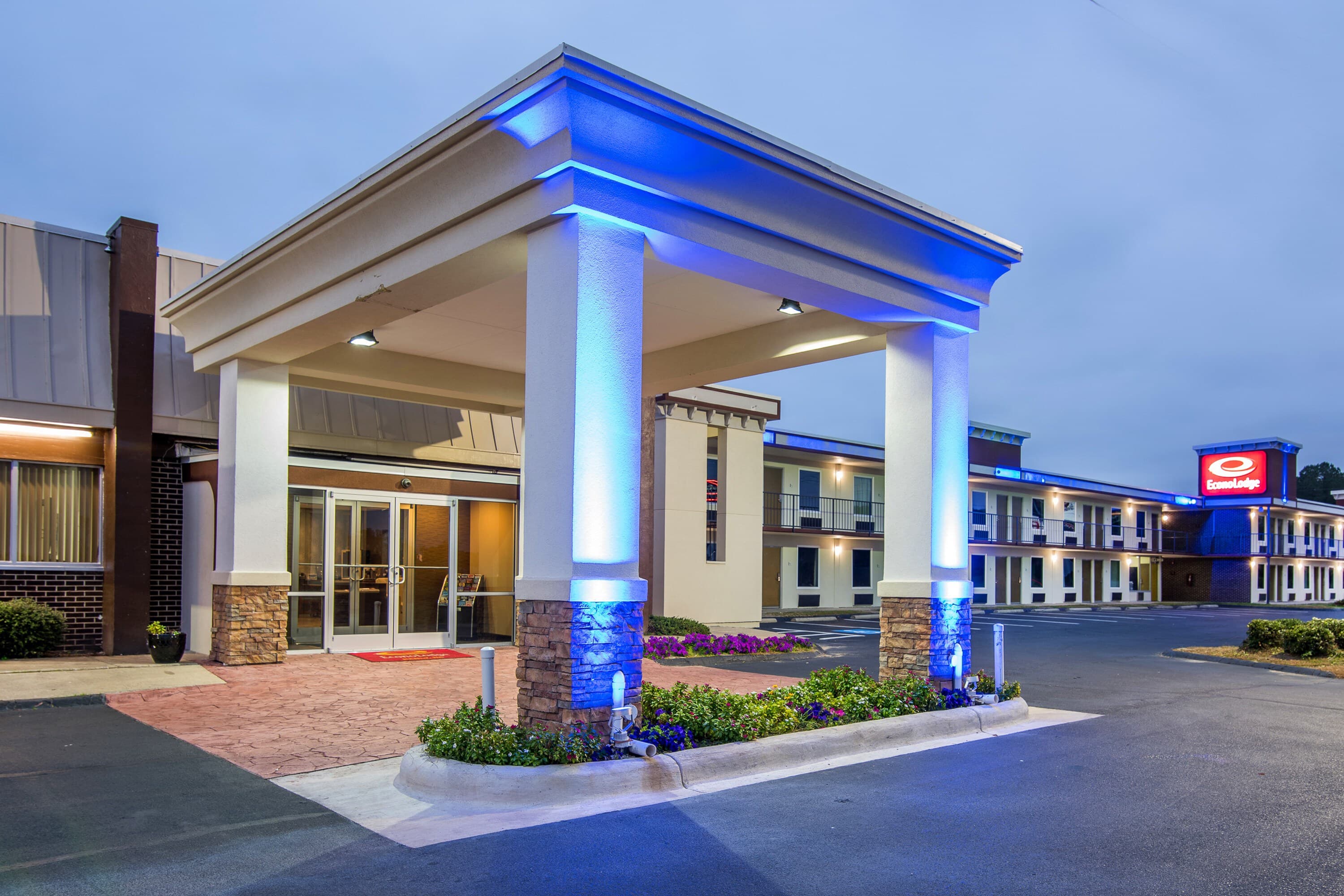 Econo Lodge Selma - Smithfield - Image 1