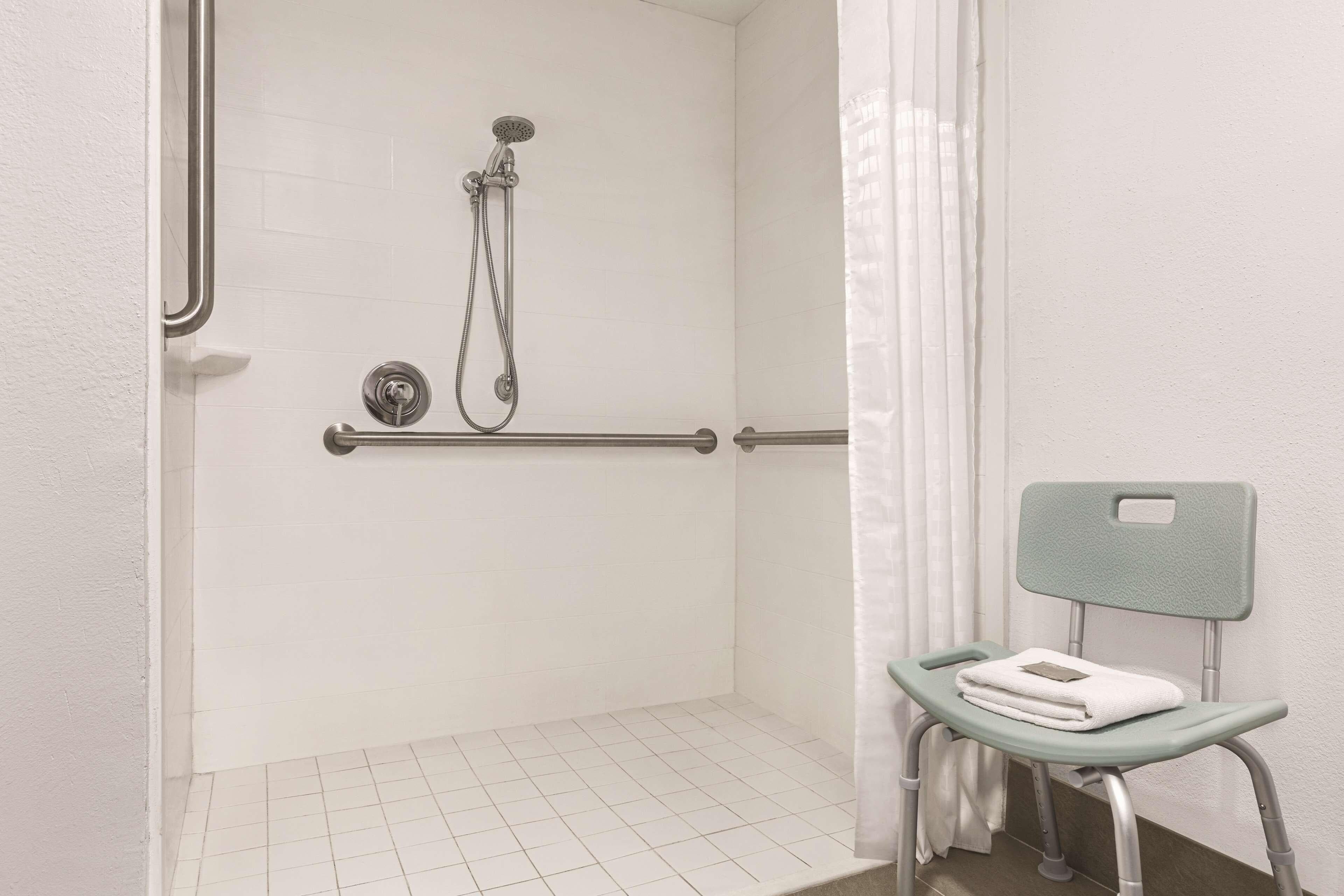 Country Inn & Suites by Radisson, Dunn I-95 — 7