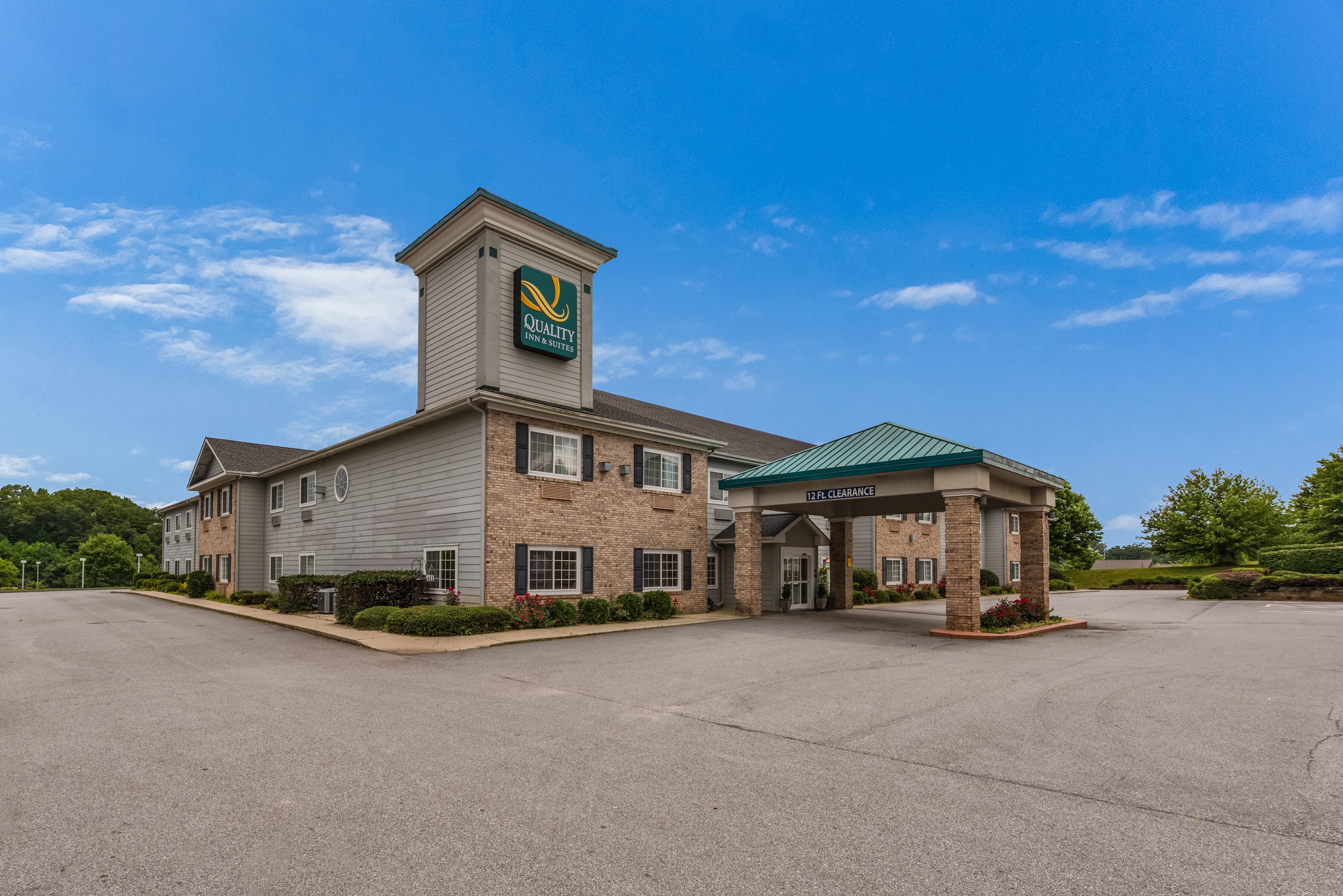 Quality Inn & Suites Hendersonville - Flat Rock - Image 1