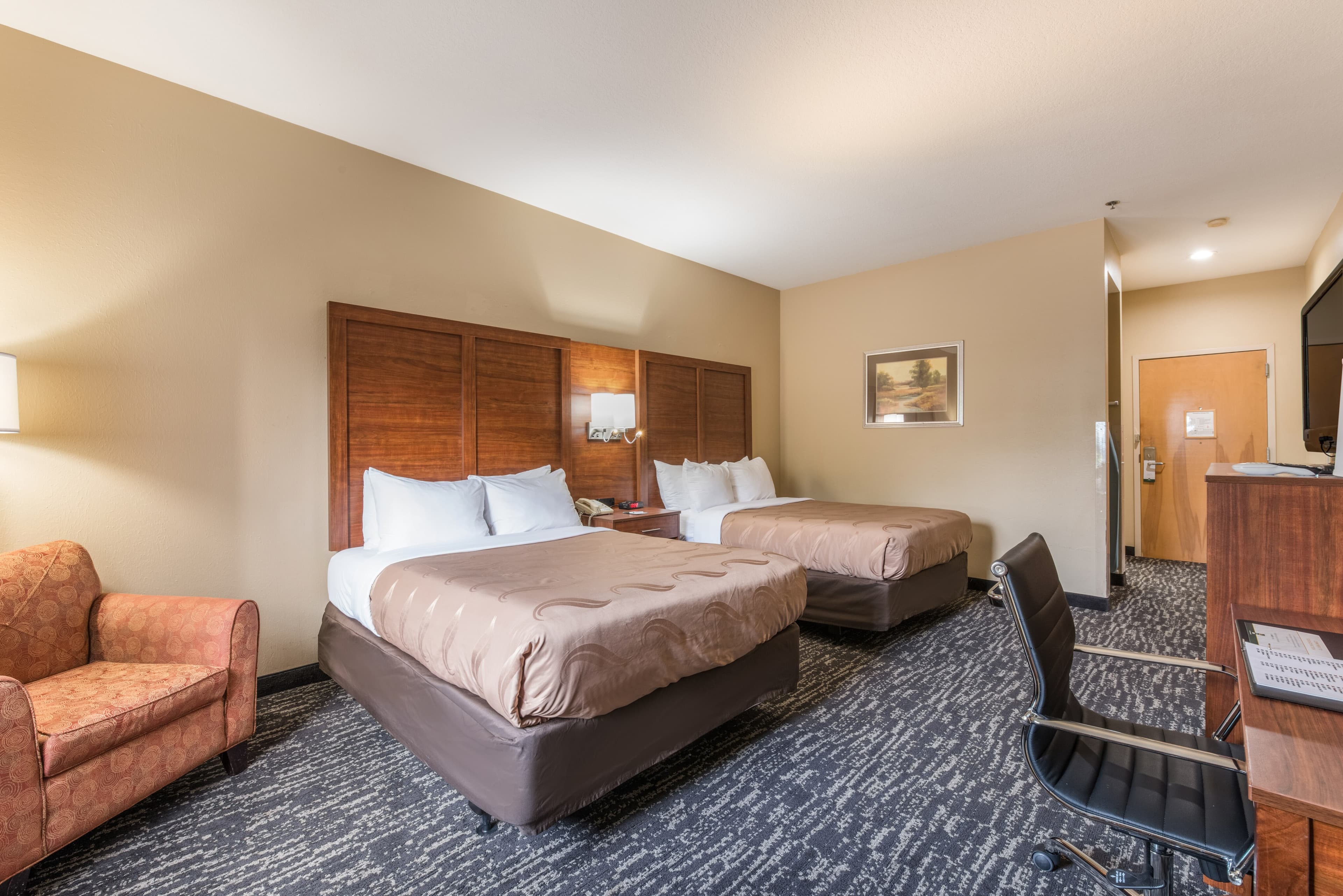 Quality Inn & Suites Hendersonville - Flat Rock - Image 3