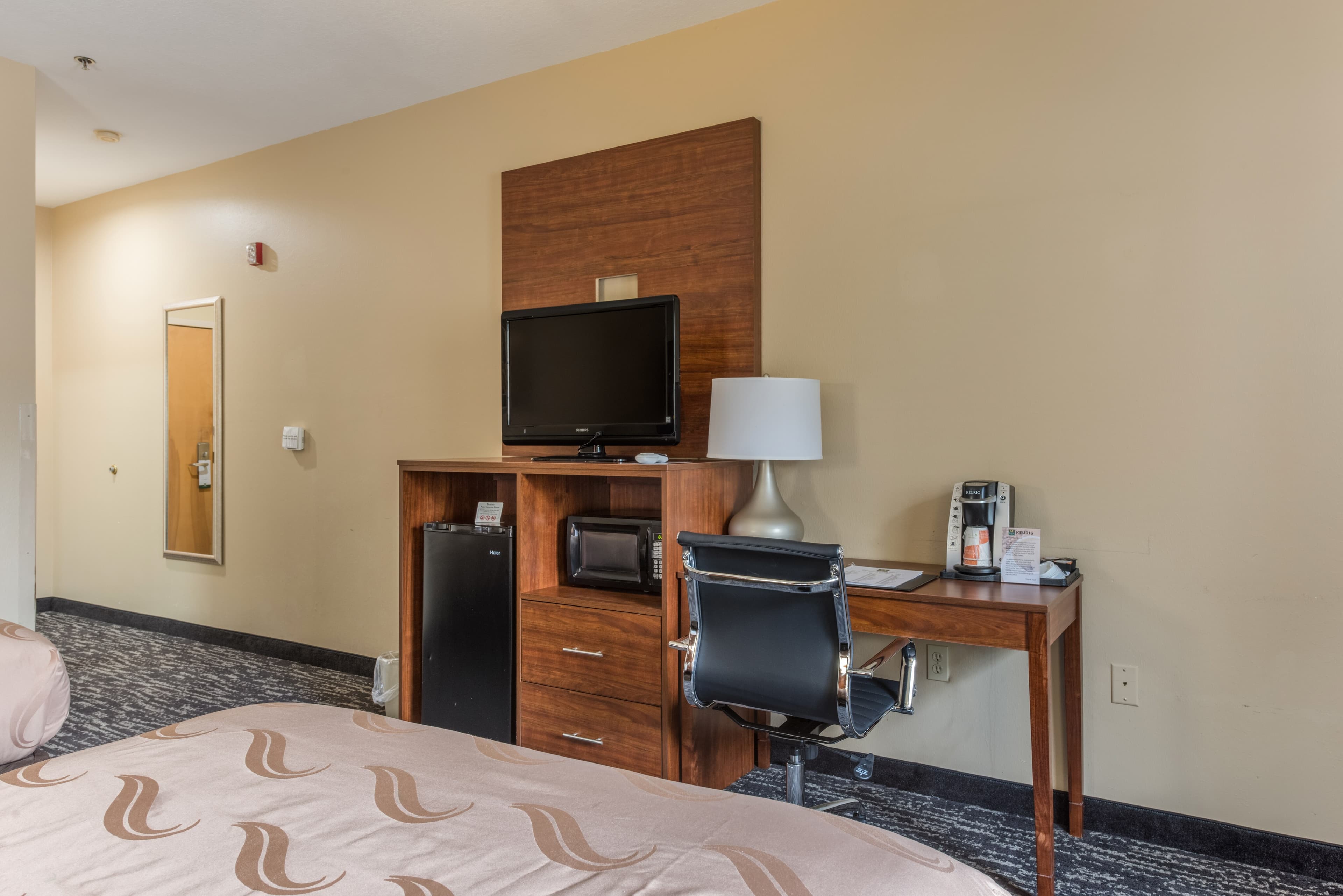 Quality Inn & Suites Hendersonville - Flat Rock - Image 4