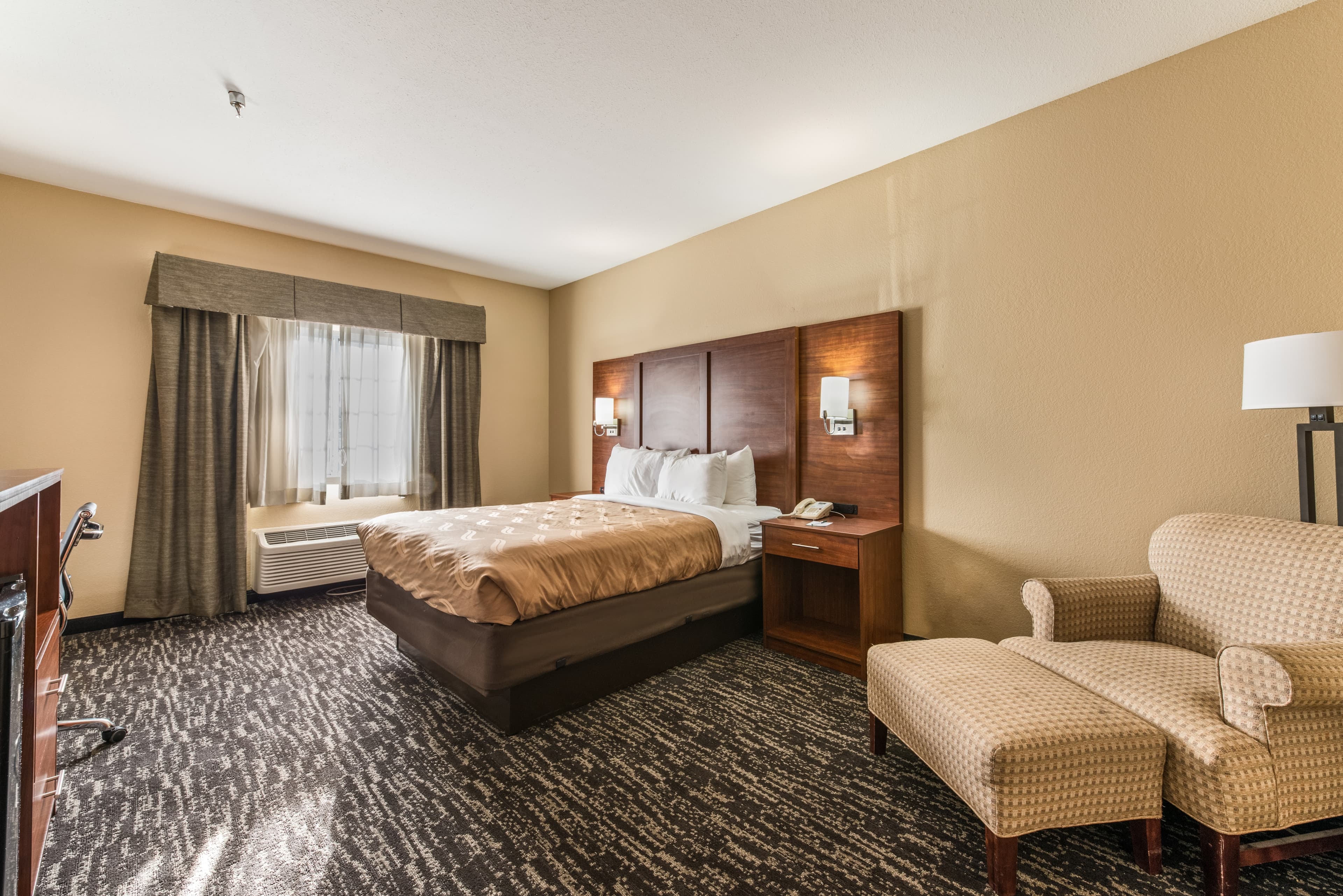 Quality Inn & Suites Hendersonville - Flat Rock — 12