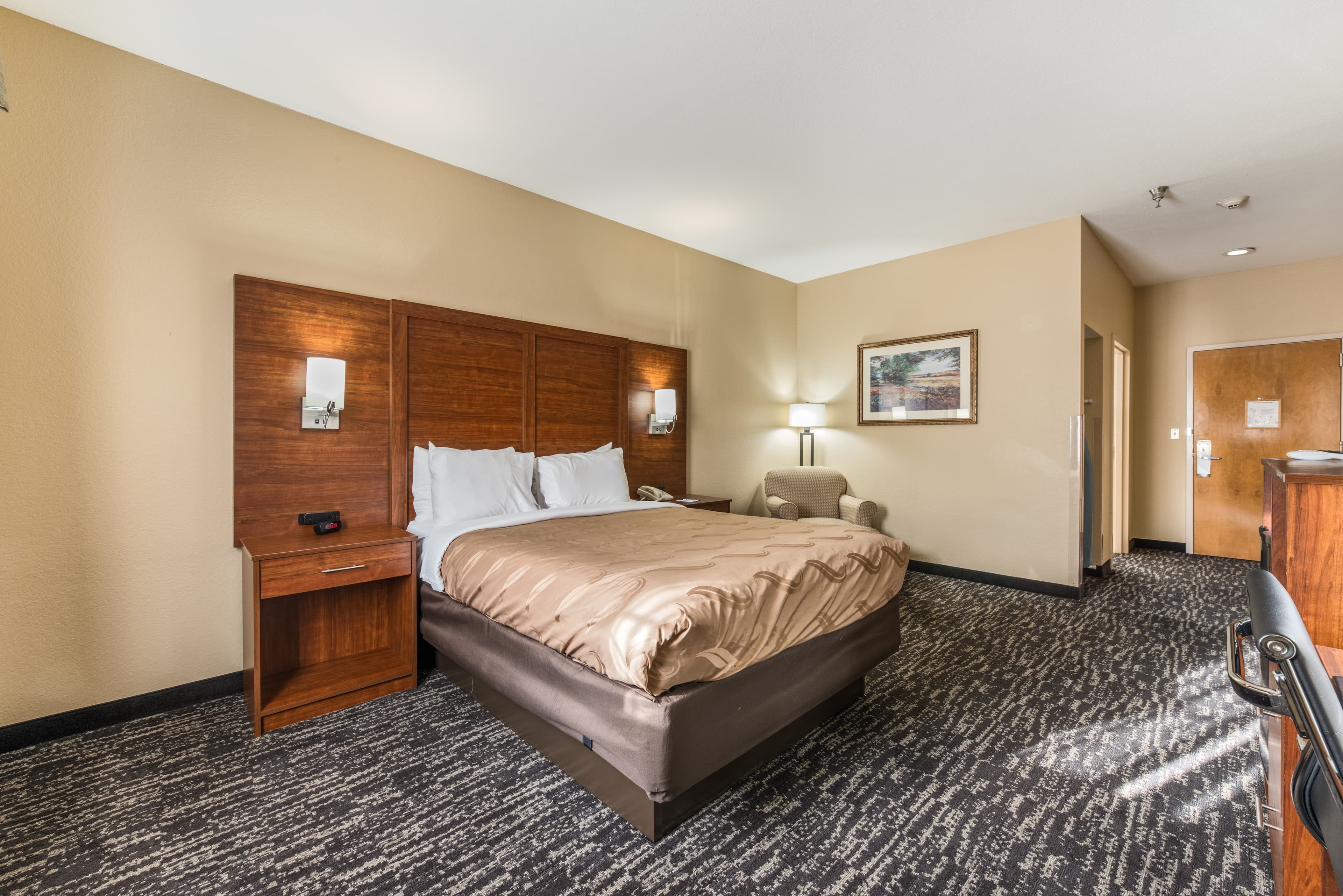Quality Inn & Suites Hendersonville - Flat Rock — 13