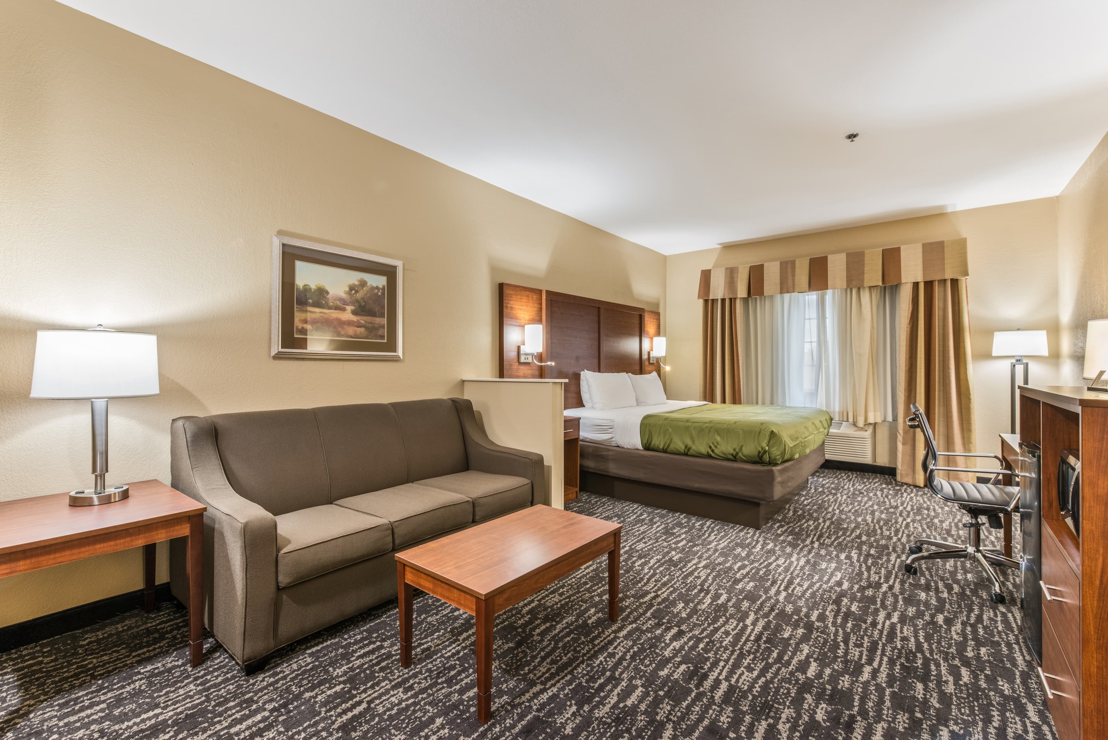 Quality Inn & Suites Hendersonville - Flat Rock — 33