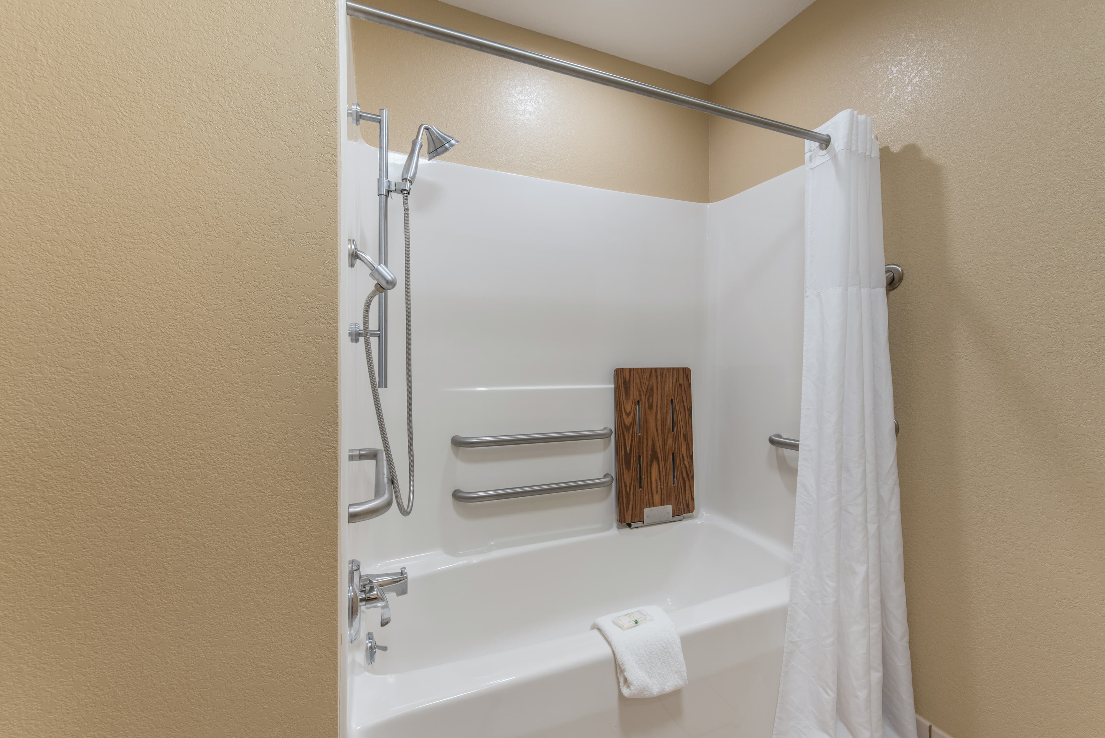 Quality Inn & Suites Hendersonville - Flat Rock — 8