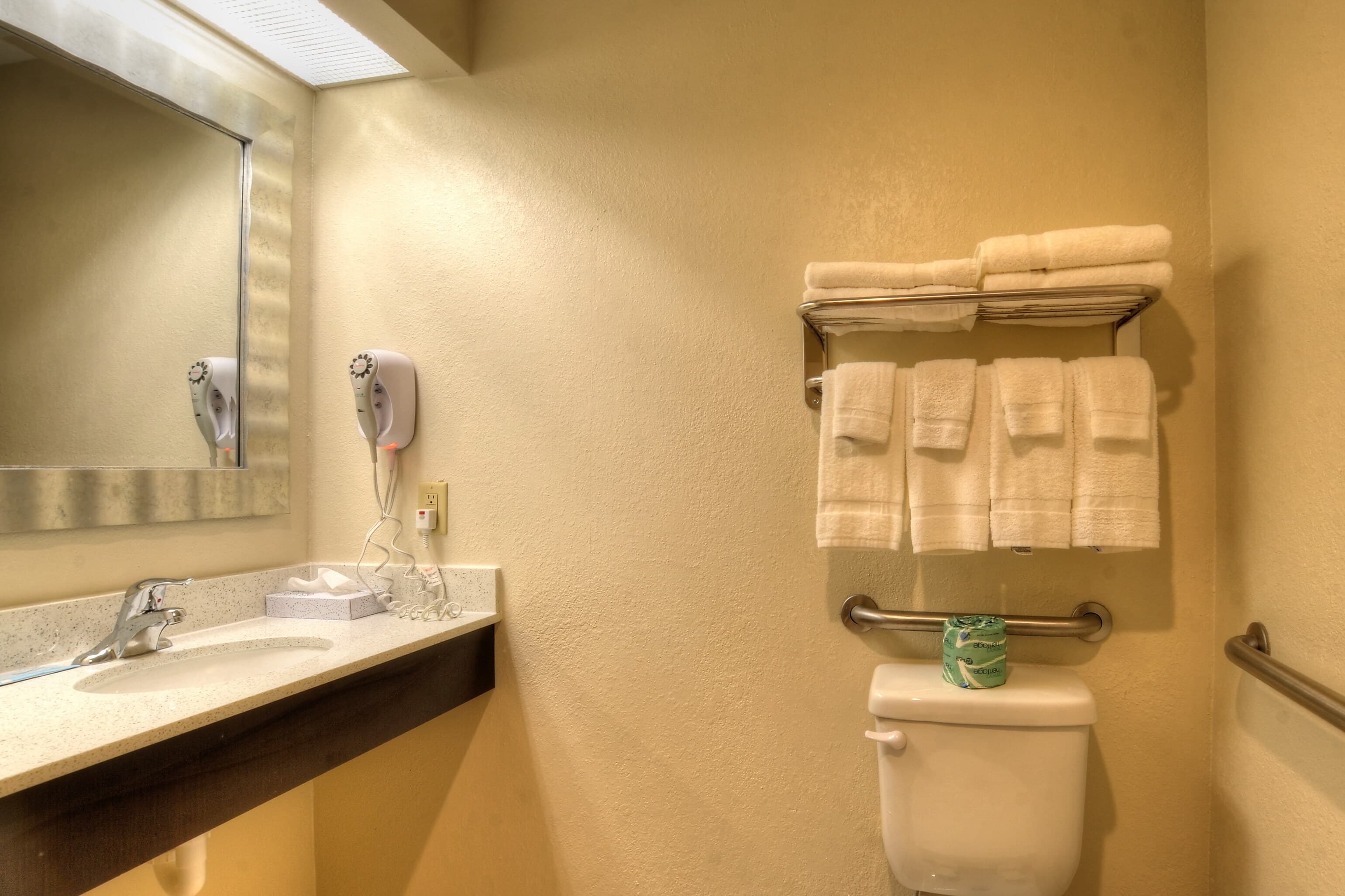 Quality Inn Cherokee Riverside - Image 3