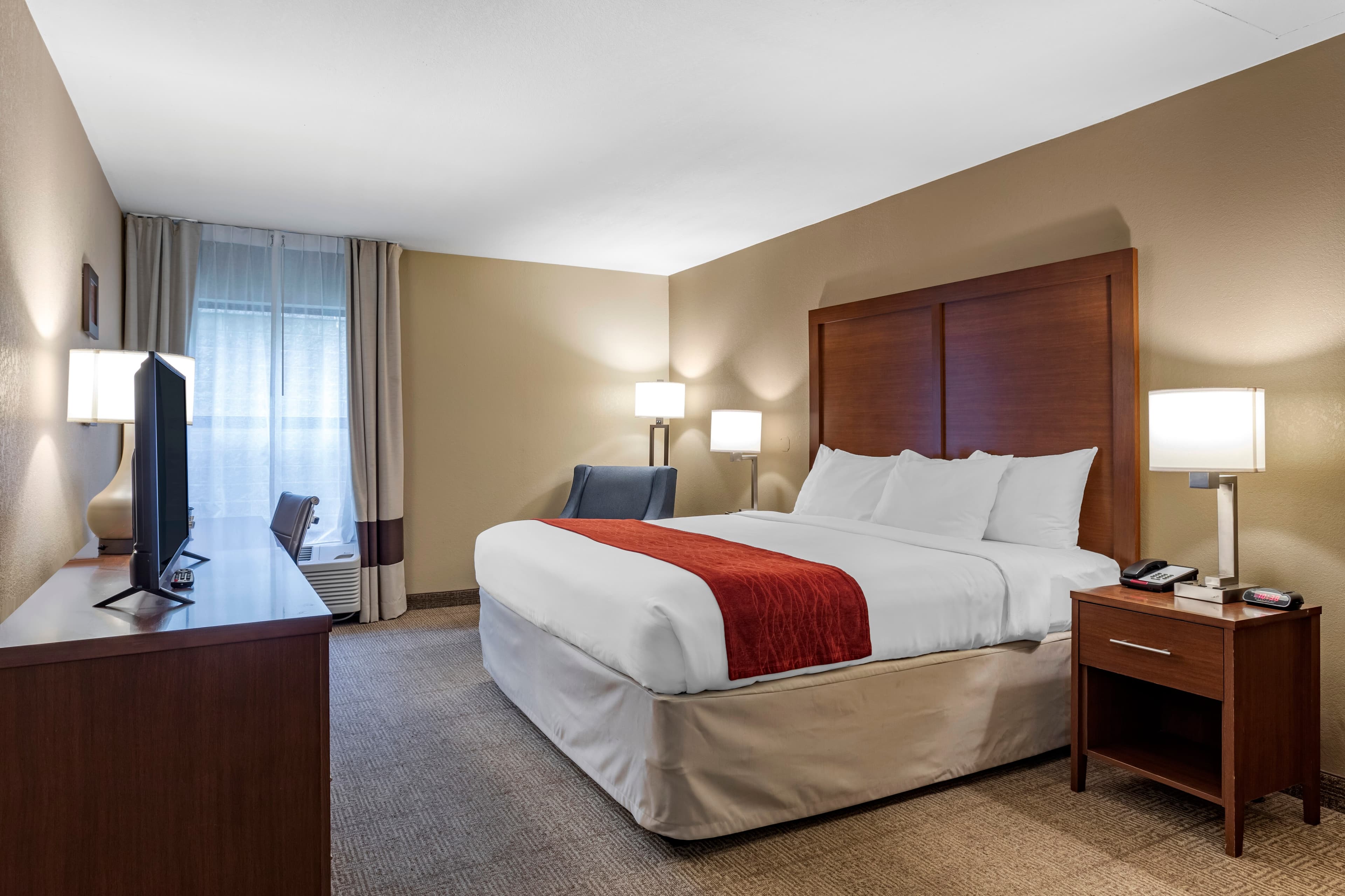 Comfort Inn Biltmore West - Image 2