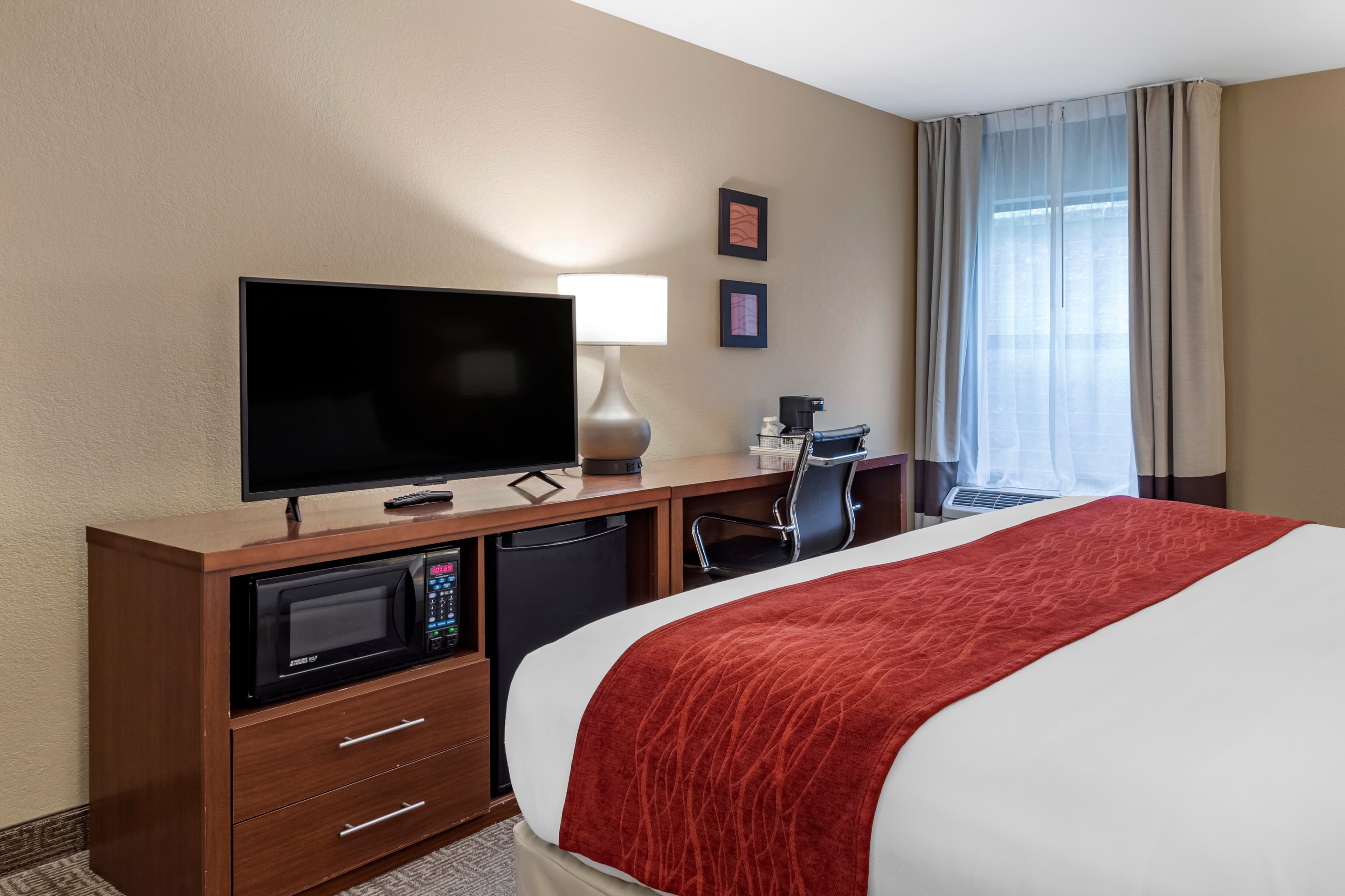 Comfort Inn Biltmore West - Image 3