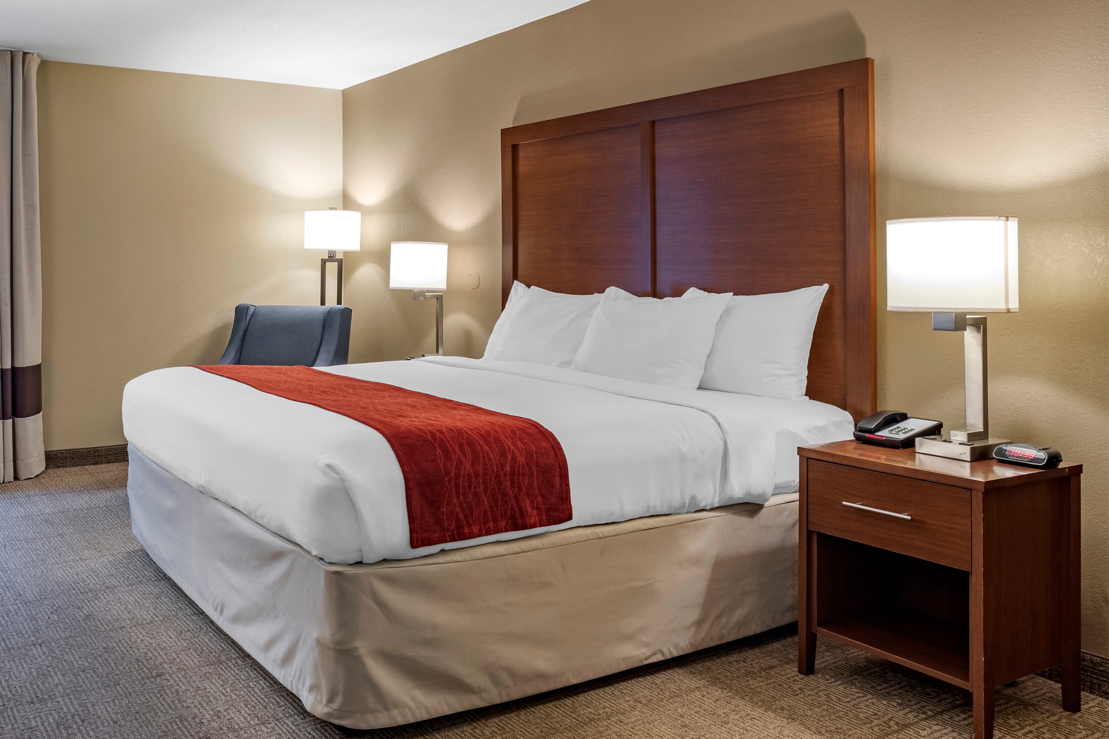 Comfort Inn Biltmore West - Image 4