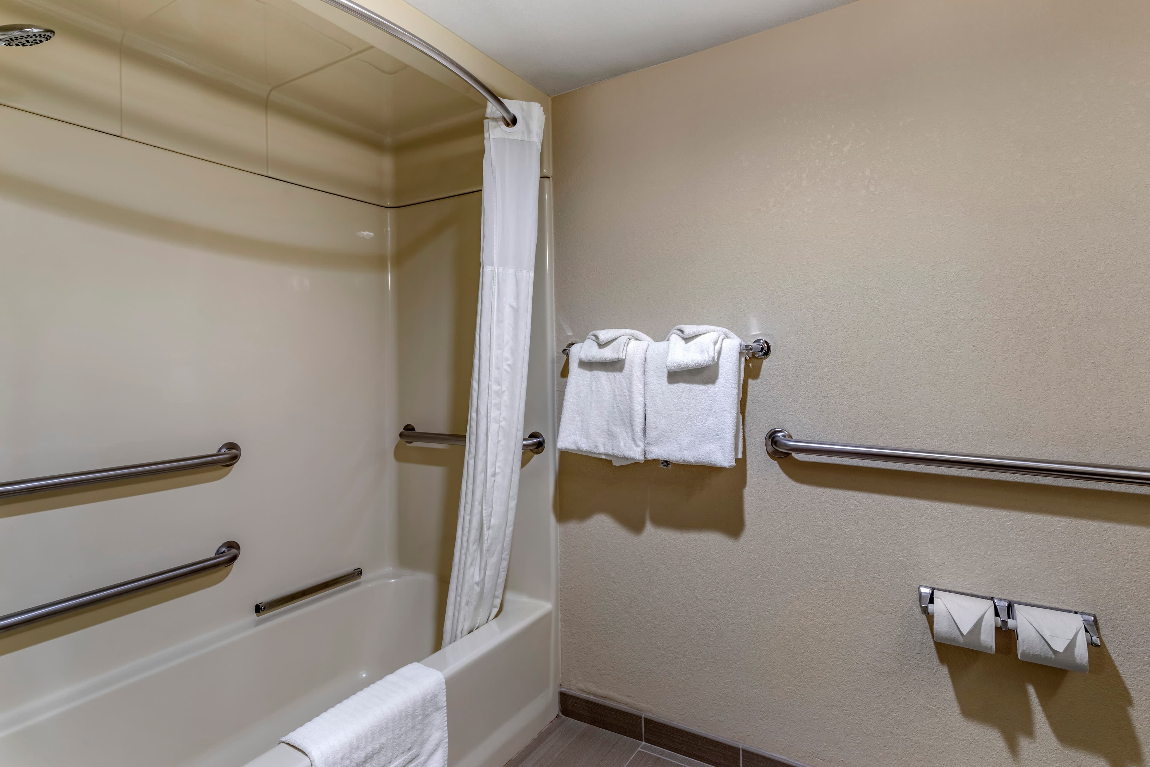 Comfort Inn Biltmore West - Image 5