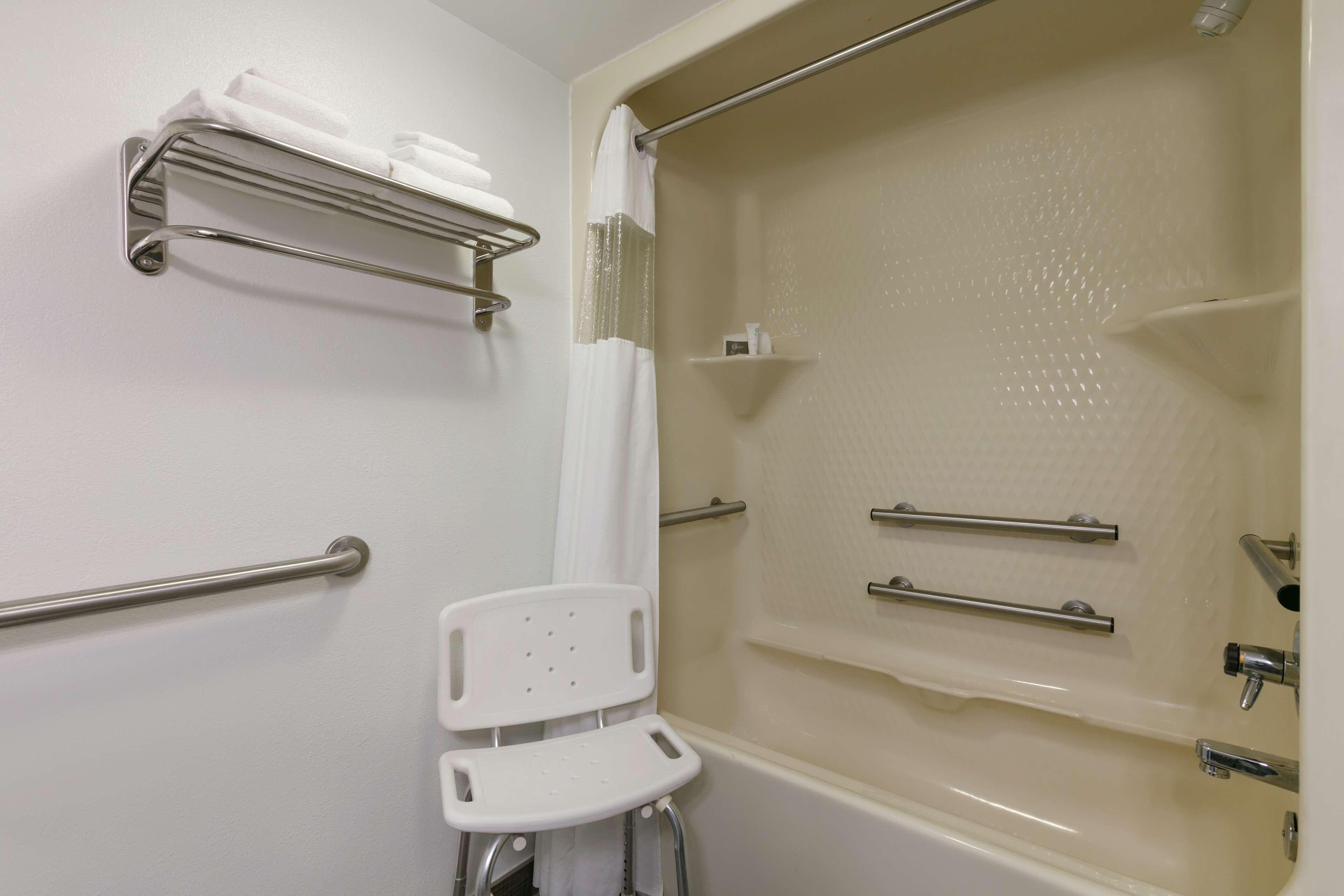 Country Inn & Suites by Radisson, Roanoke Rapids, NC - Image 5