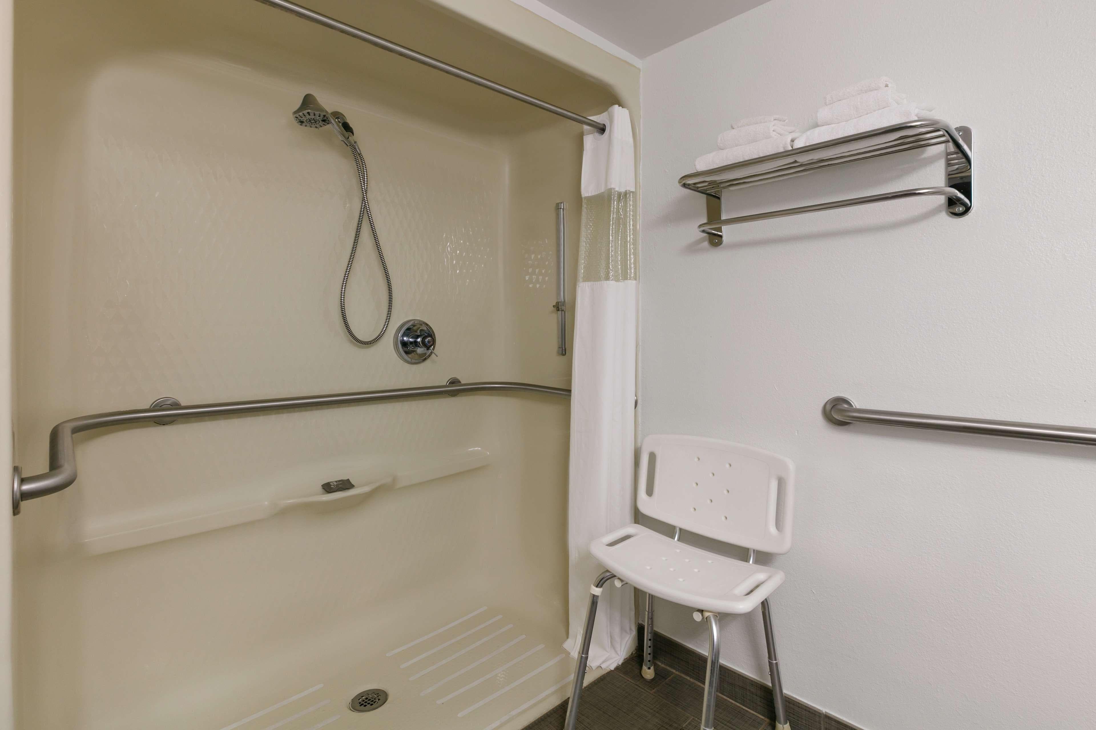 Country Inn & Suites by Radisson, Roanoke Rapids, NC — 6