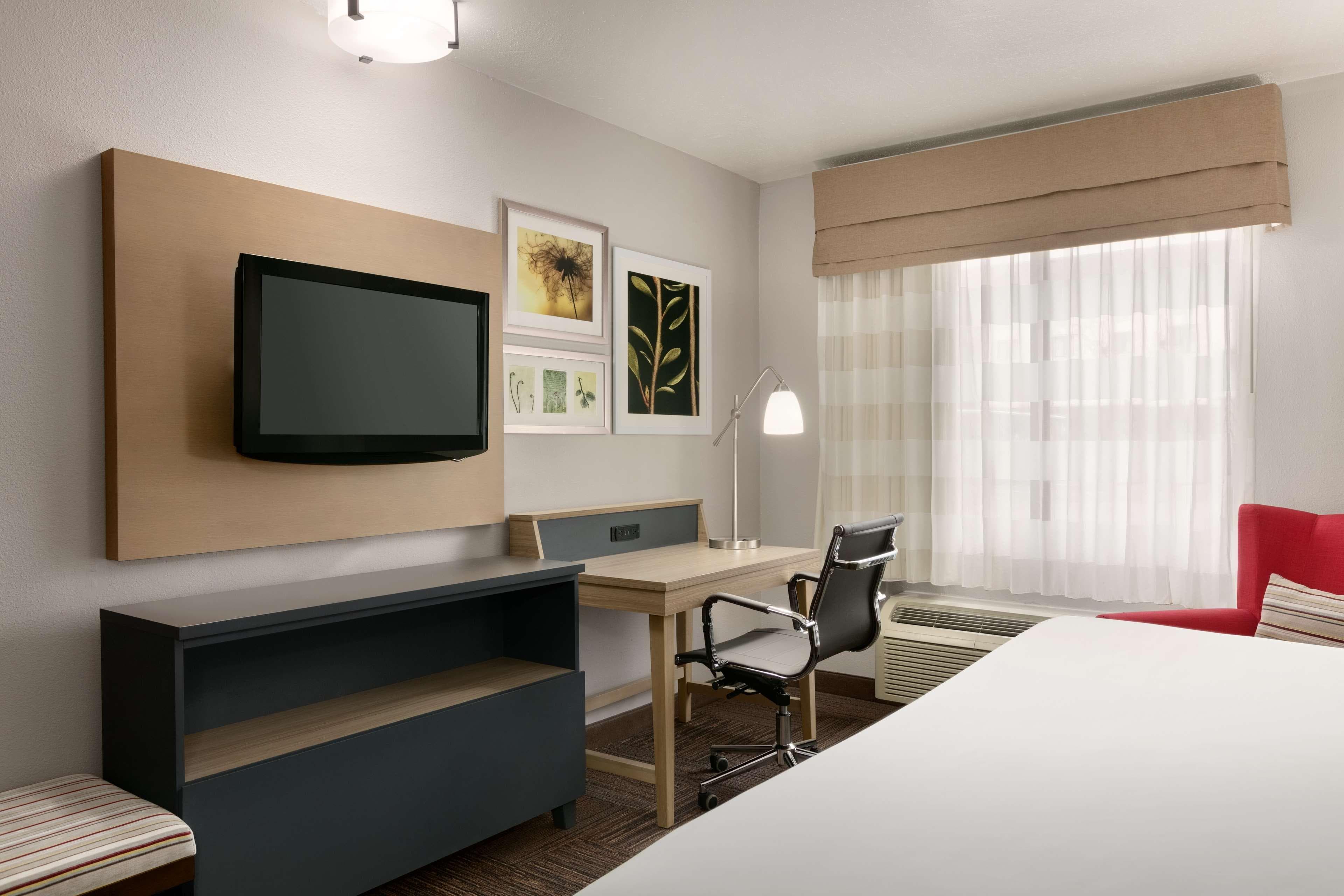 Country Inn & Suites by Radisson, Roanoke Rapids, NC — 11