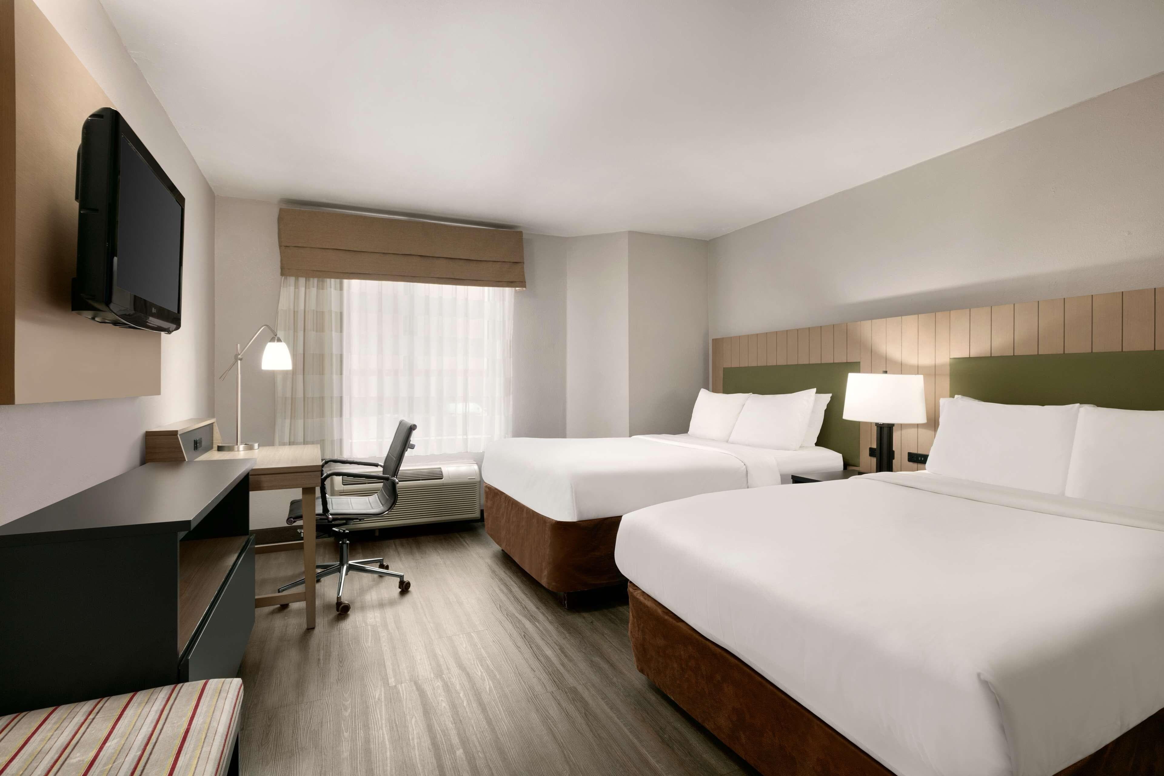 Country Inn & Suites by Radisson, Roanoke Rapids, NC - Image 2