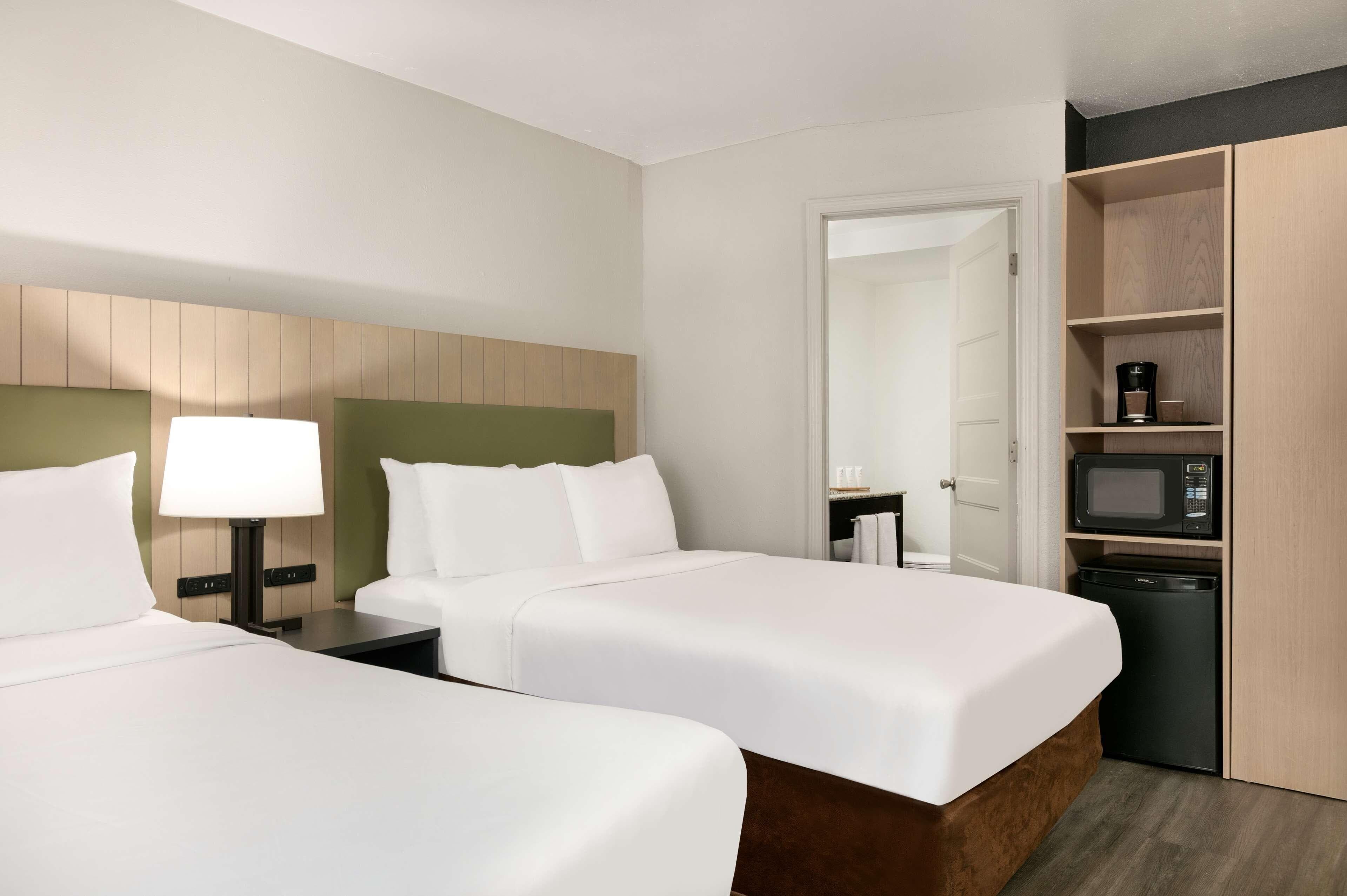Country Inn & Suites by Radisson, Roanoke Rapids, NC - Image 3