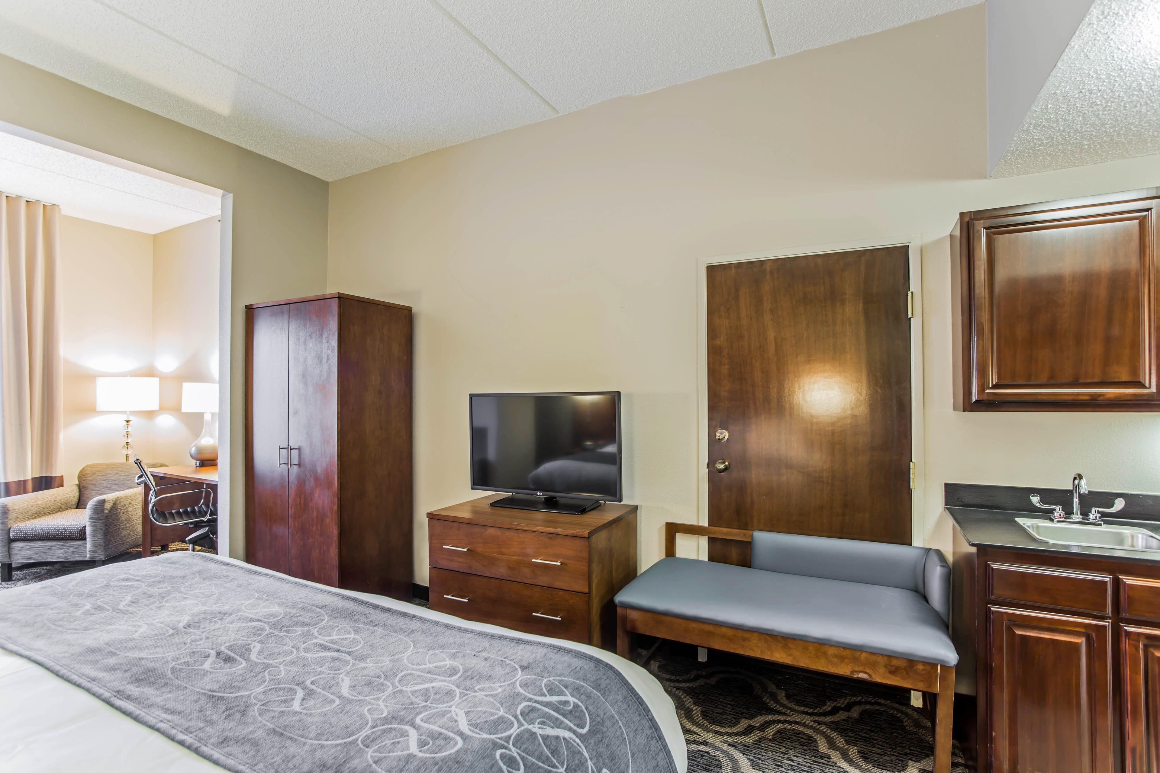 Comfort Suites Pineville - Ballantyne Area — 8