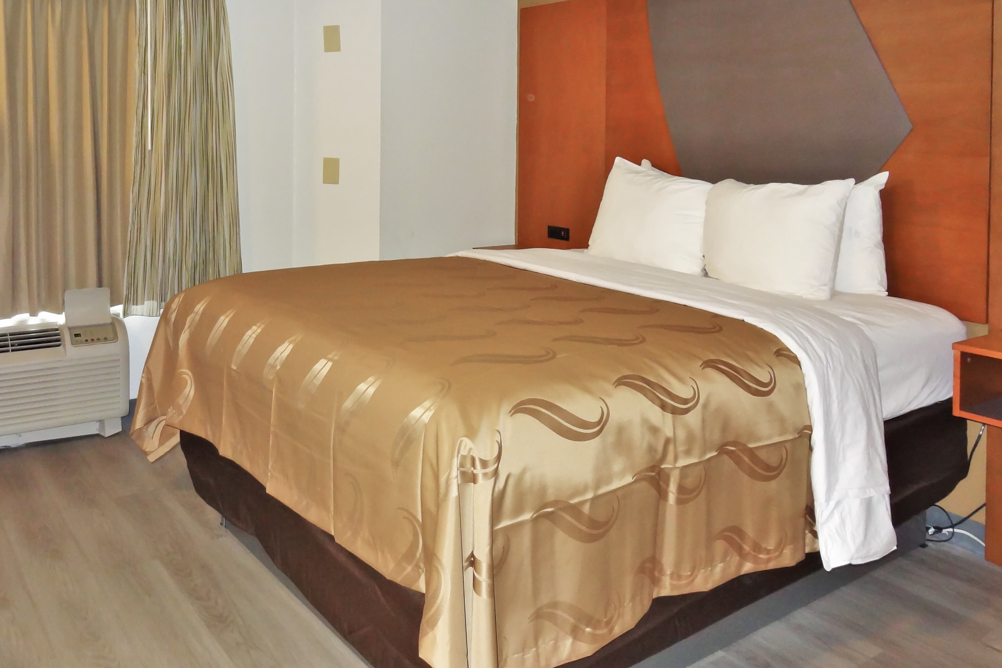 Quality Inn & Suites Raleigh North - Image 4
