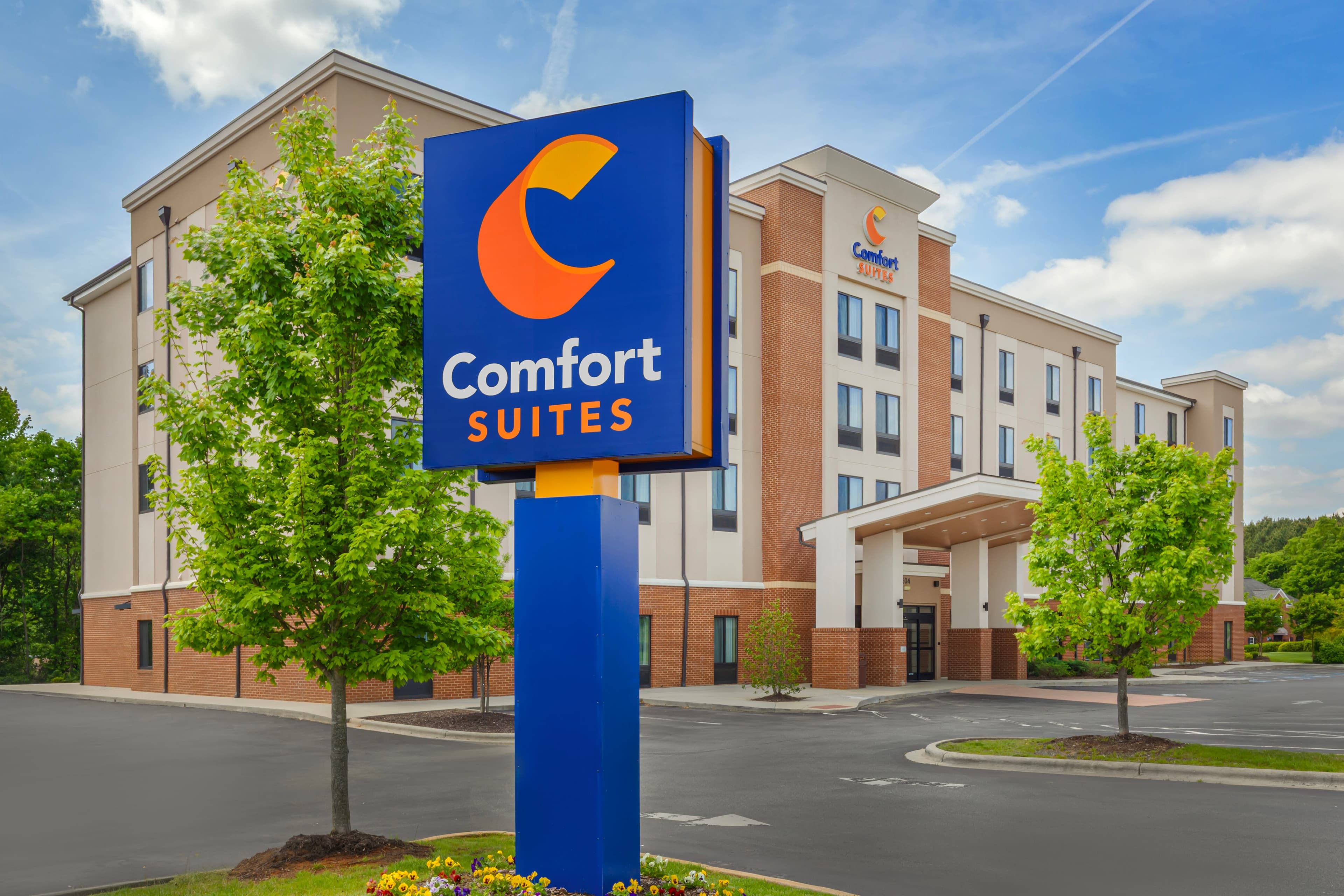 Comfort Suites Greensboro-High Point - Image 1
