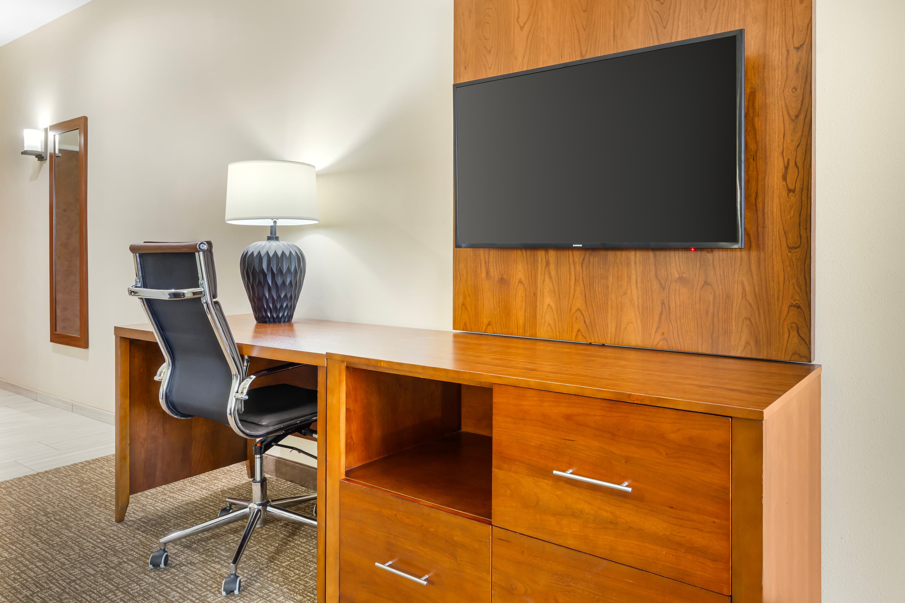 Comfort Suites Greensboro-High Point - Image 4