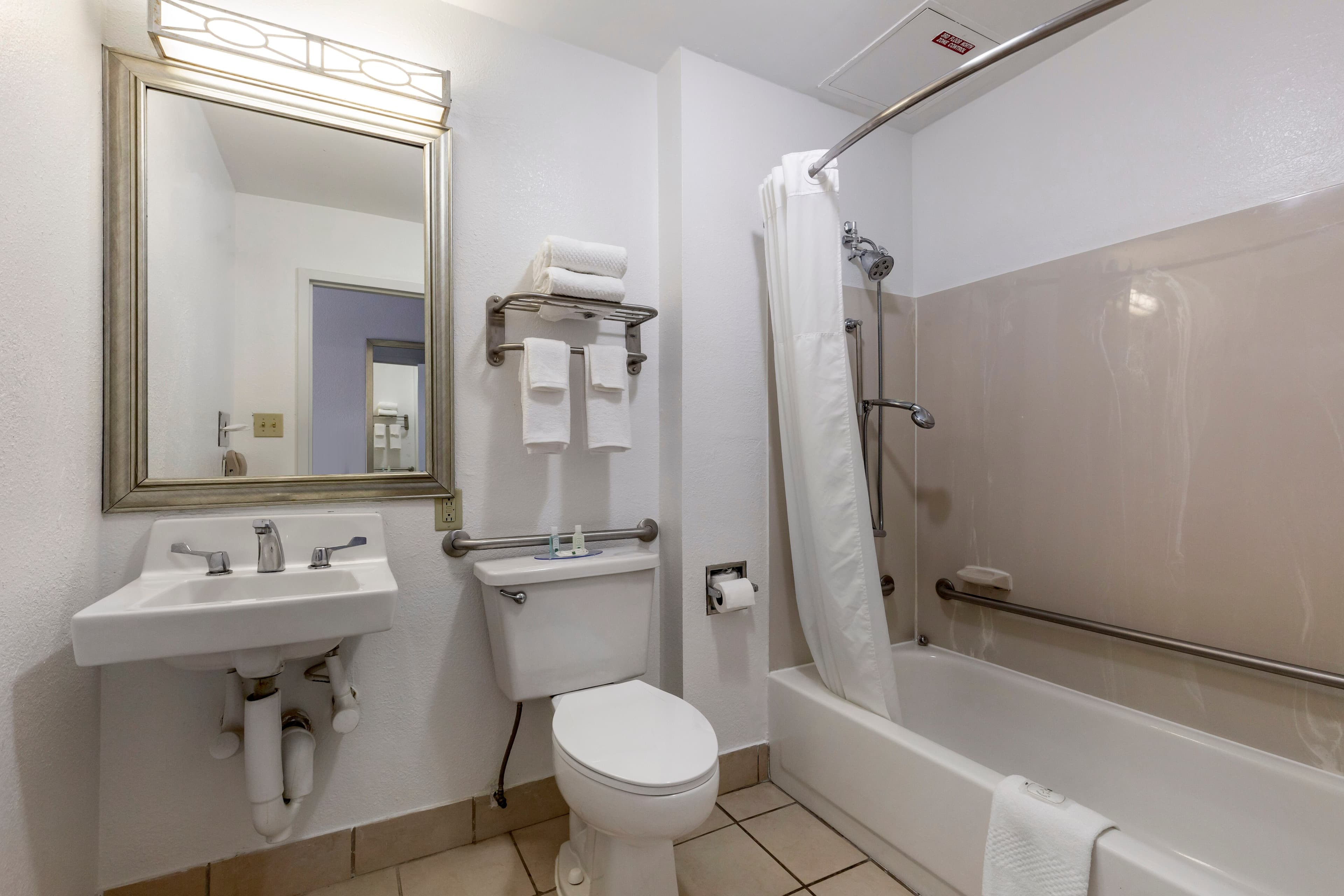 Quality Inn Fayetteville near Fort Bragg — 13