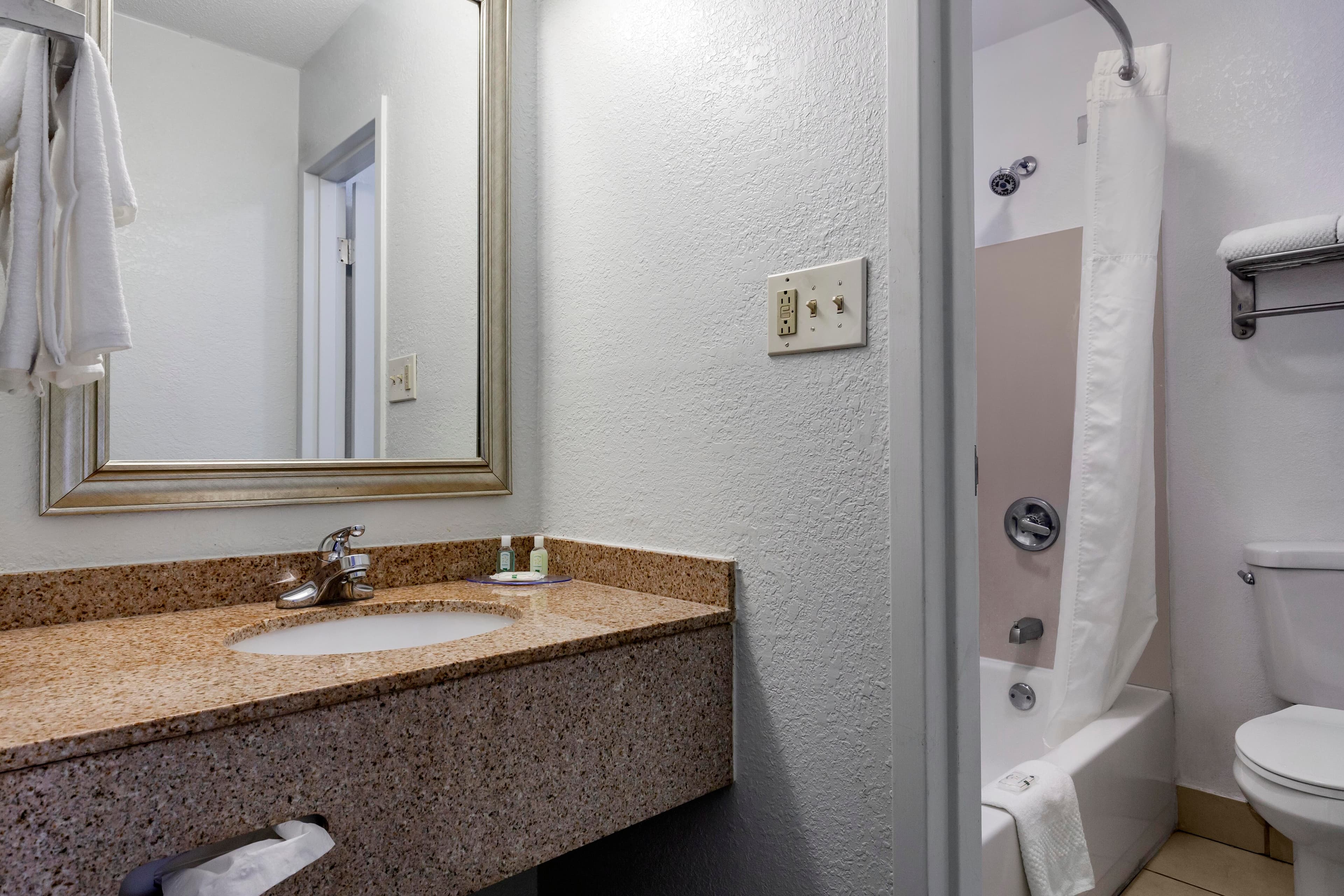 Quality Inn Fayetteville near Fort Bragg - Image 5