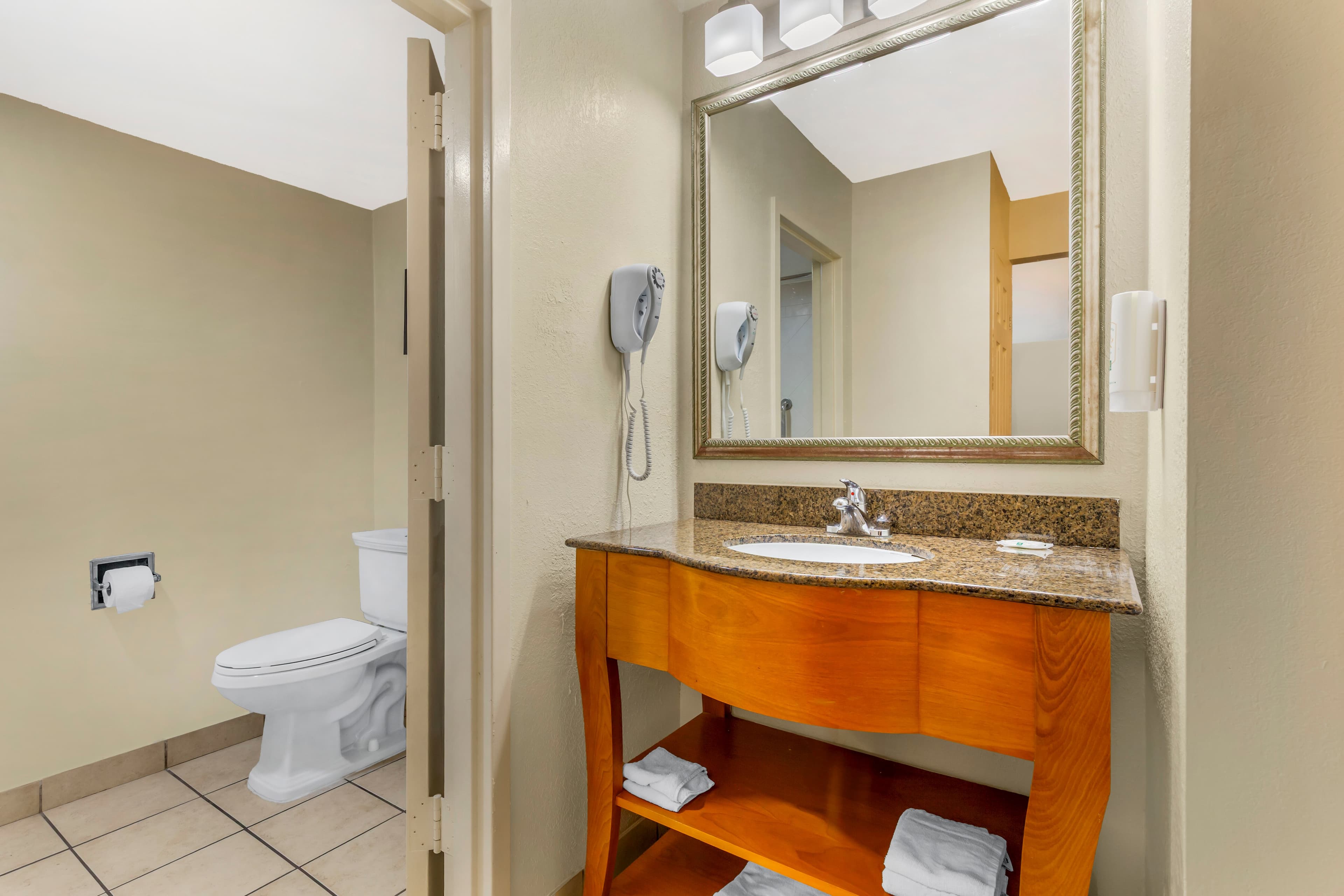 Quality Inn Lumberton North - Image 5