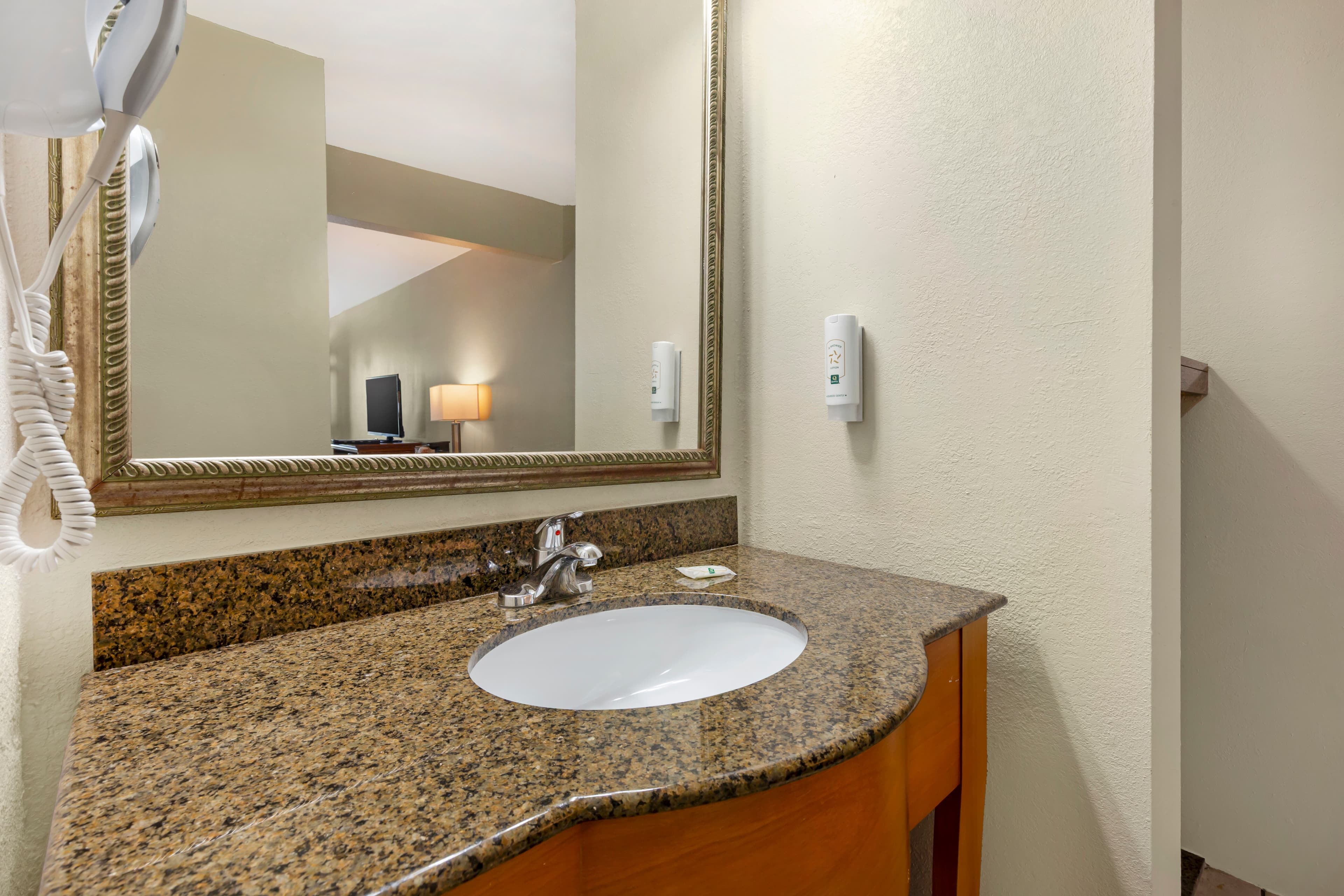 Quality Inn Lumberton North — 9