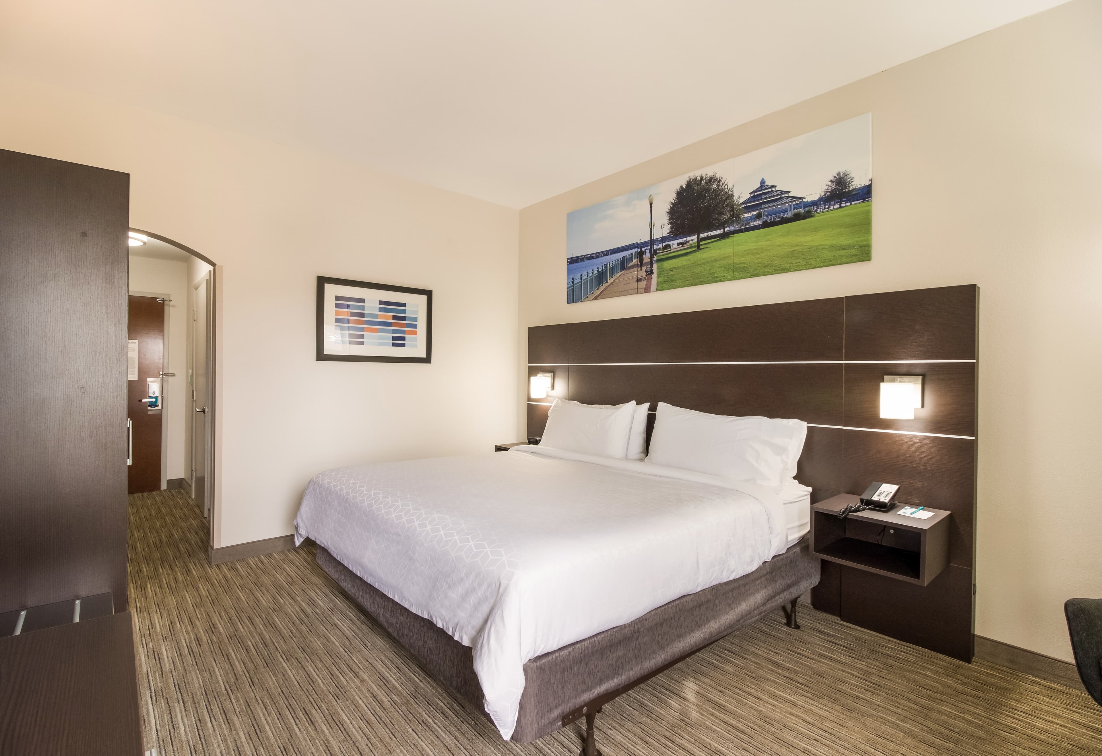 Clarion Pointe New Bern - Image 4