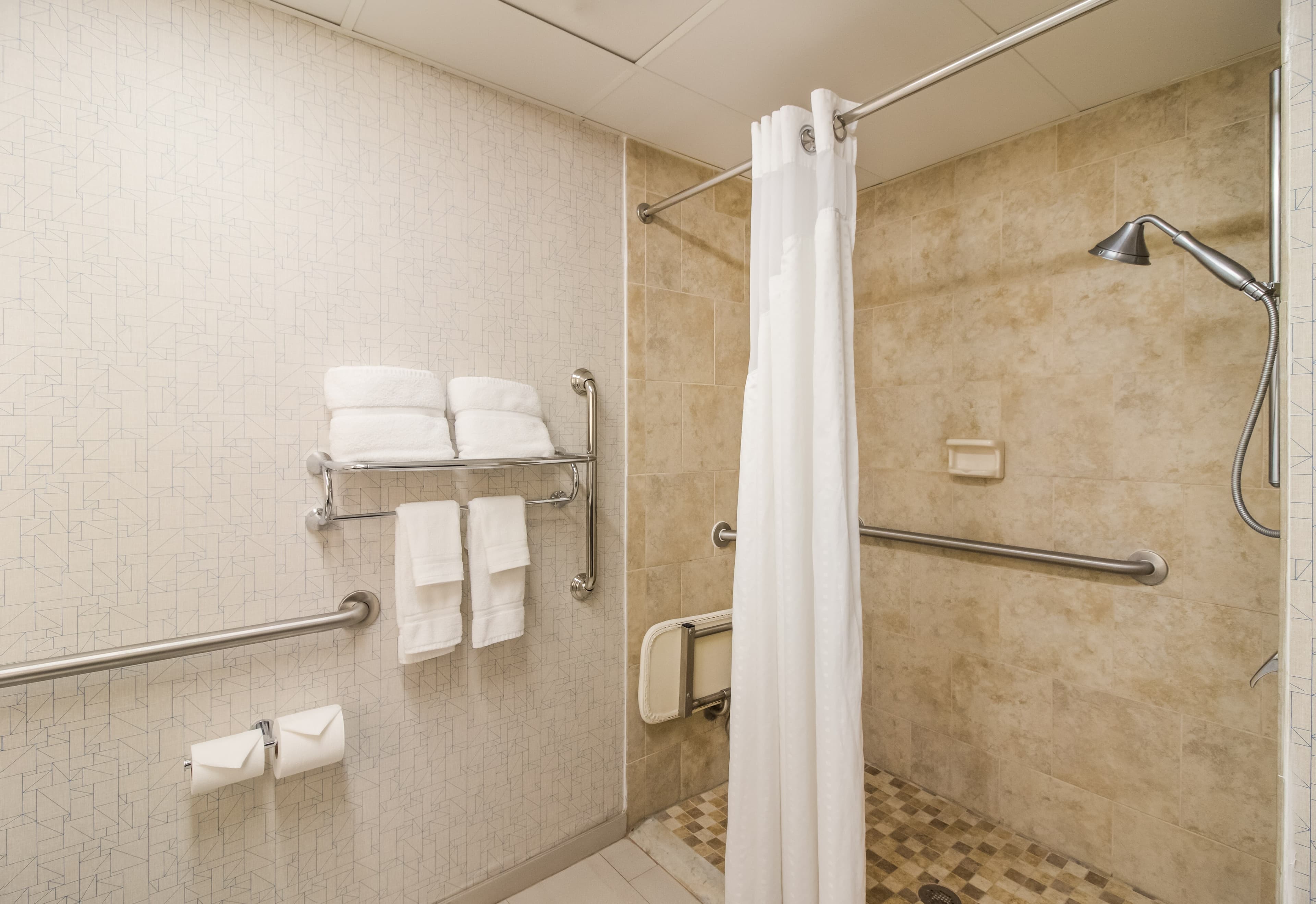 Clarion Pointe New Bern - Image 3