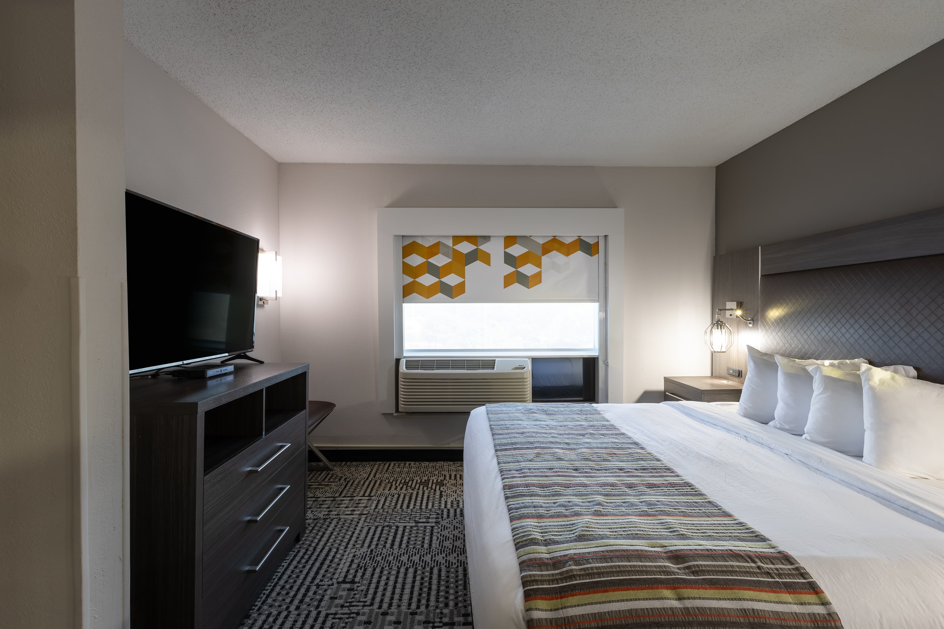 Country Inn & Suites by Radisson, Lake Norman Huntersville, NC - Image 2
