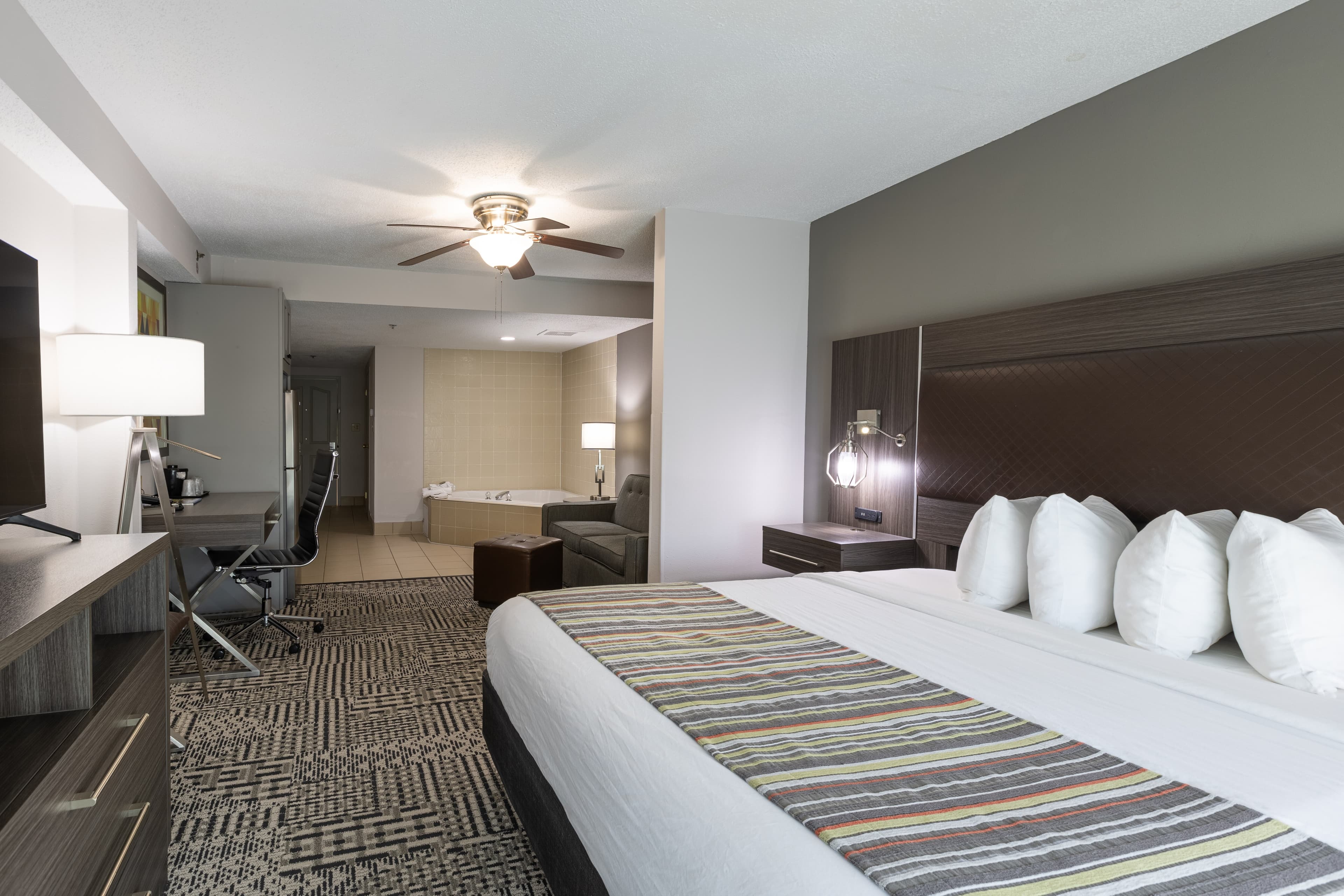 Country Inn & Suites by Radisson, Lake Norman Huntersville, NC — 10